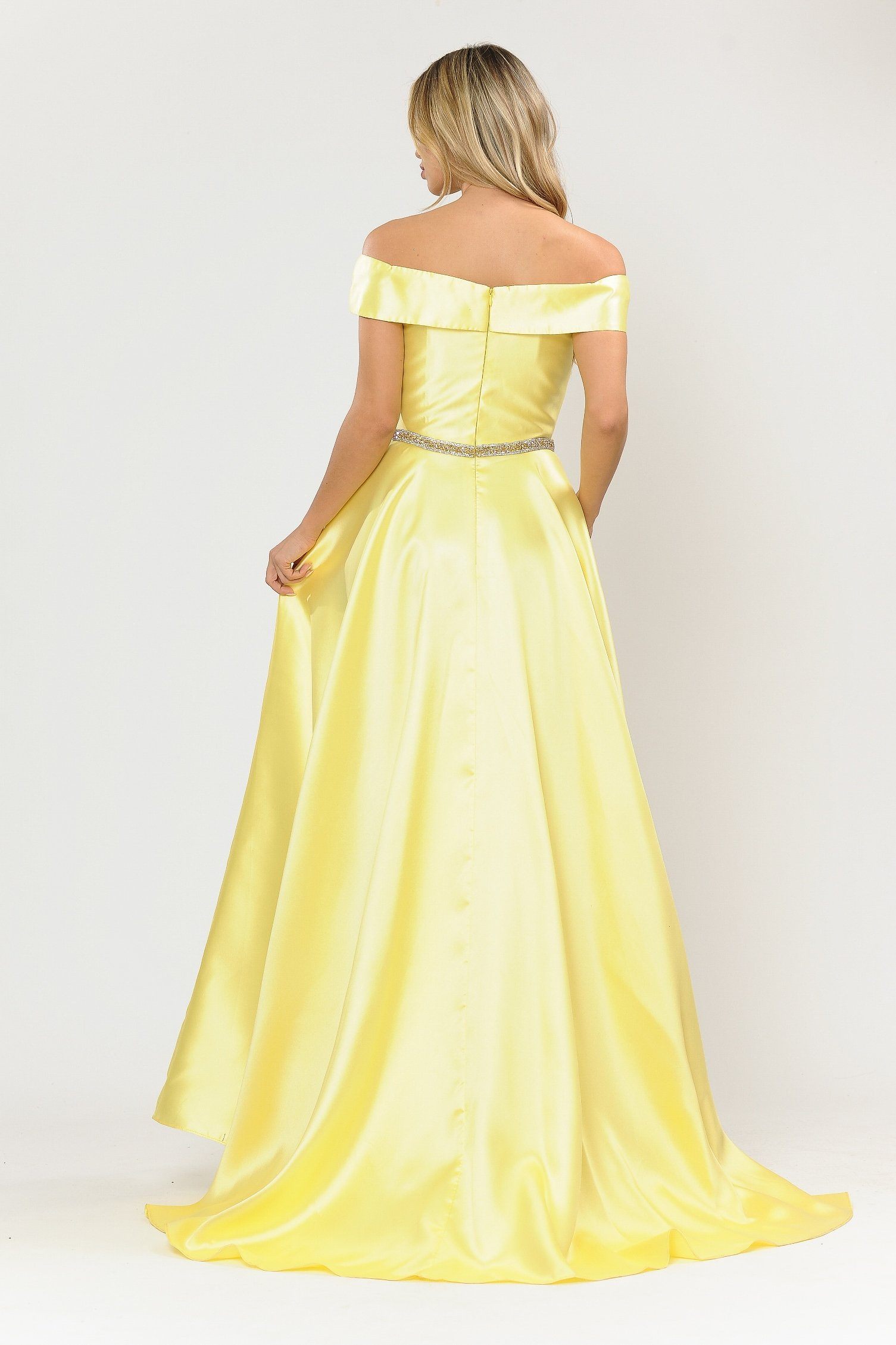 Vestido largo con escote en V y hombros descubiertos de Poly USA 8680