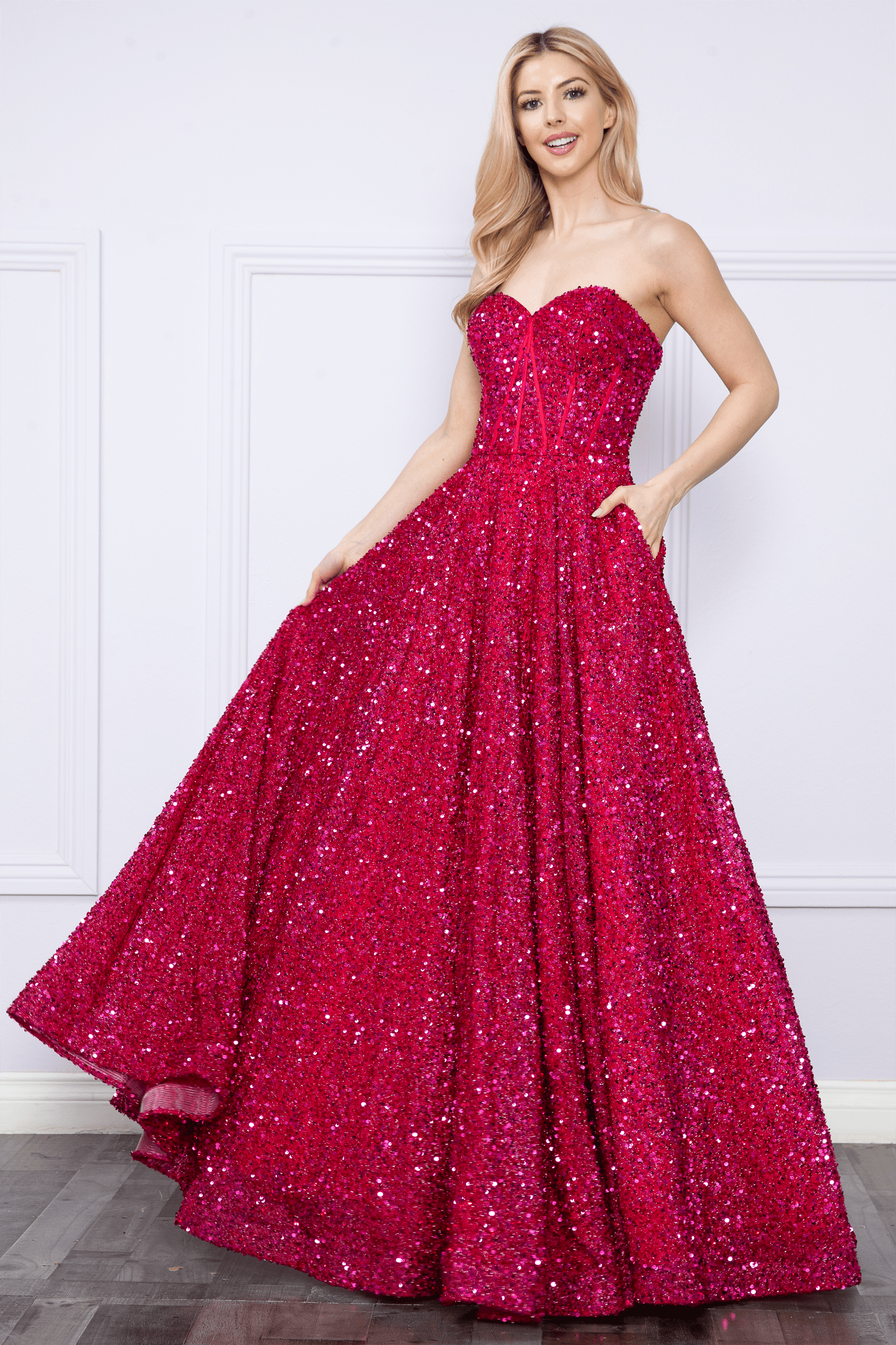 Vestido largo de lentejuelas con escote corazón de Poly USA 9152