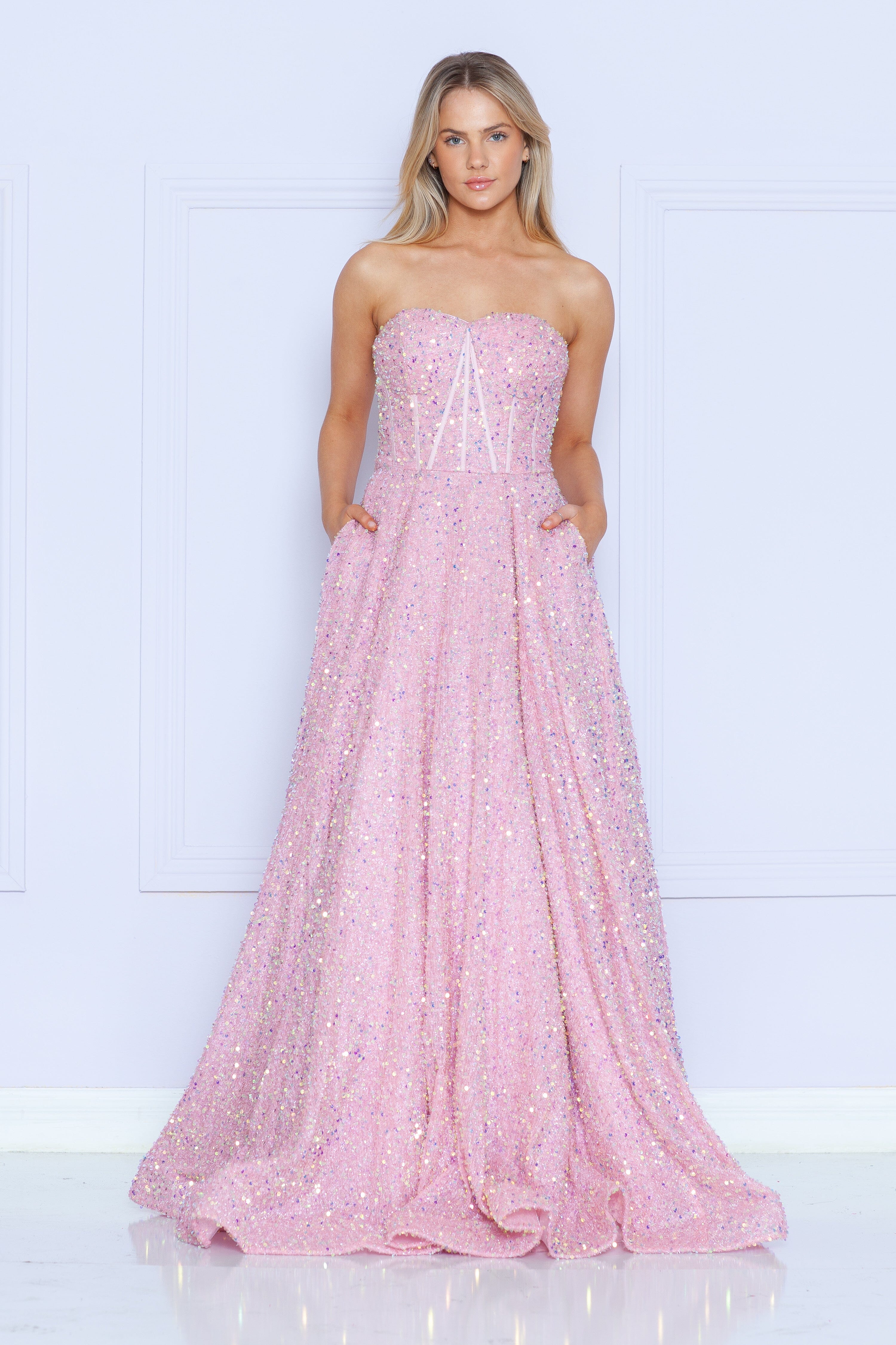 Vestido largo de lentejuelas con escote corazón de Poly USA 9152