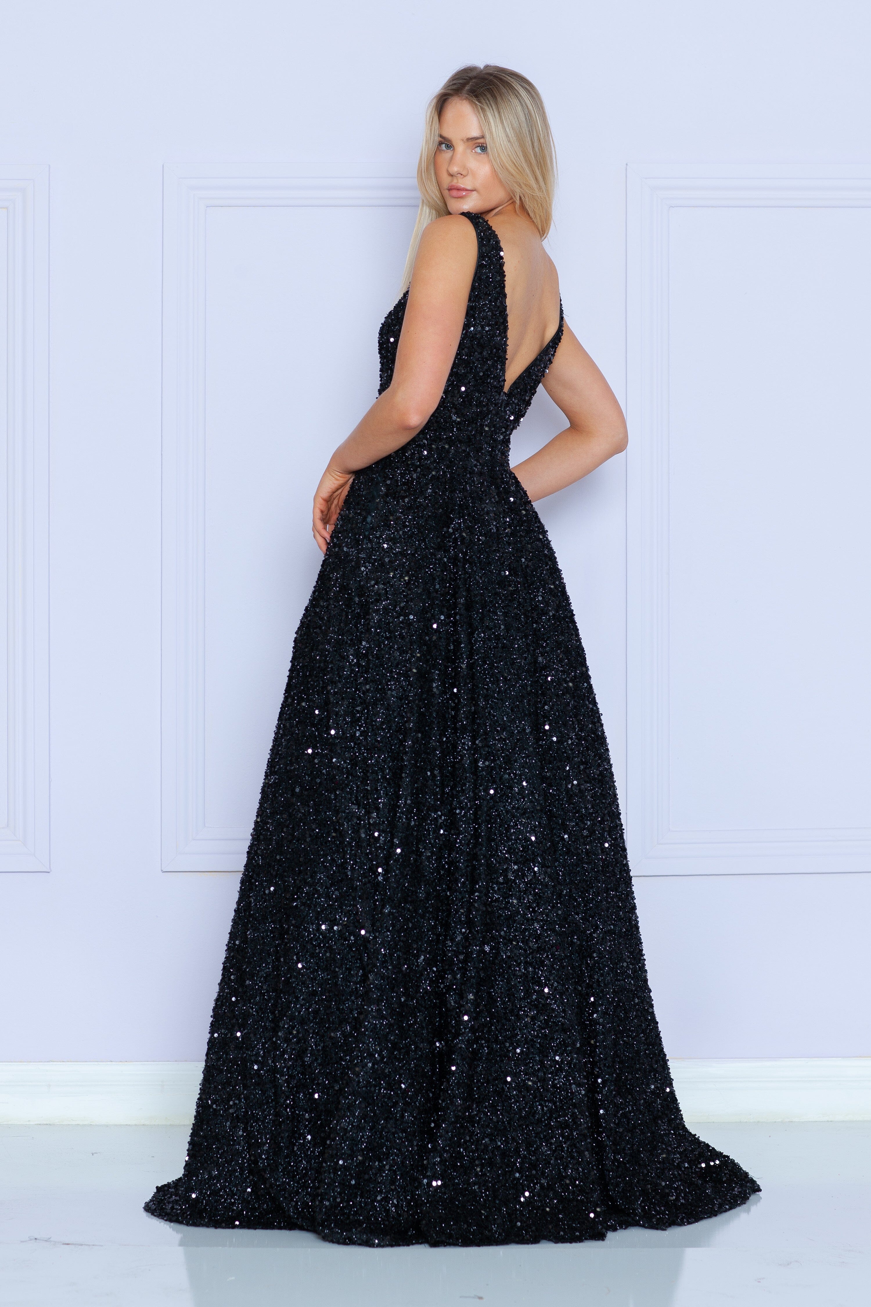 Vestido largo de lentejuelas con escote en V y corte A de Poly USA 9168