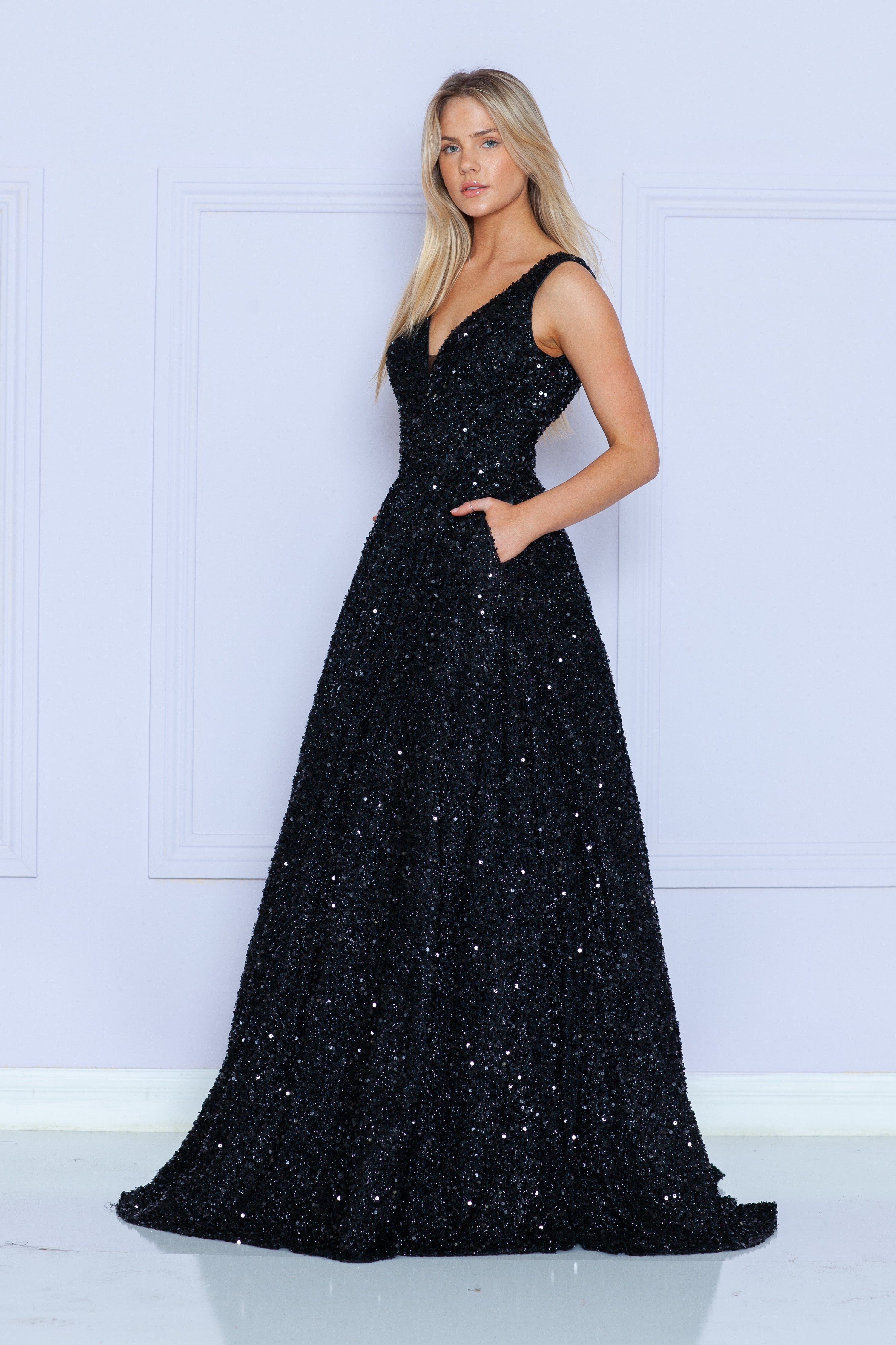 Vestido largo de lentejuelas con escote en V y corte A de Poly USA 9168