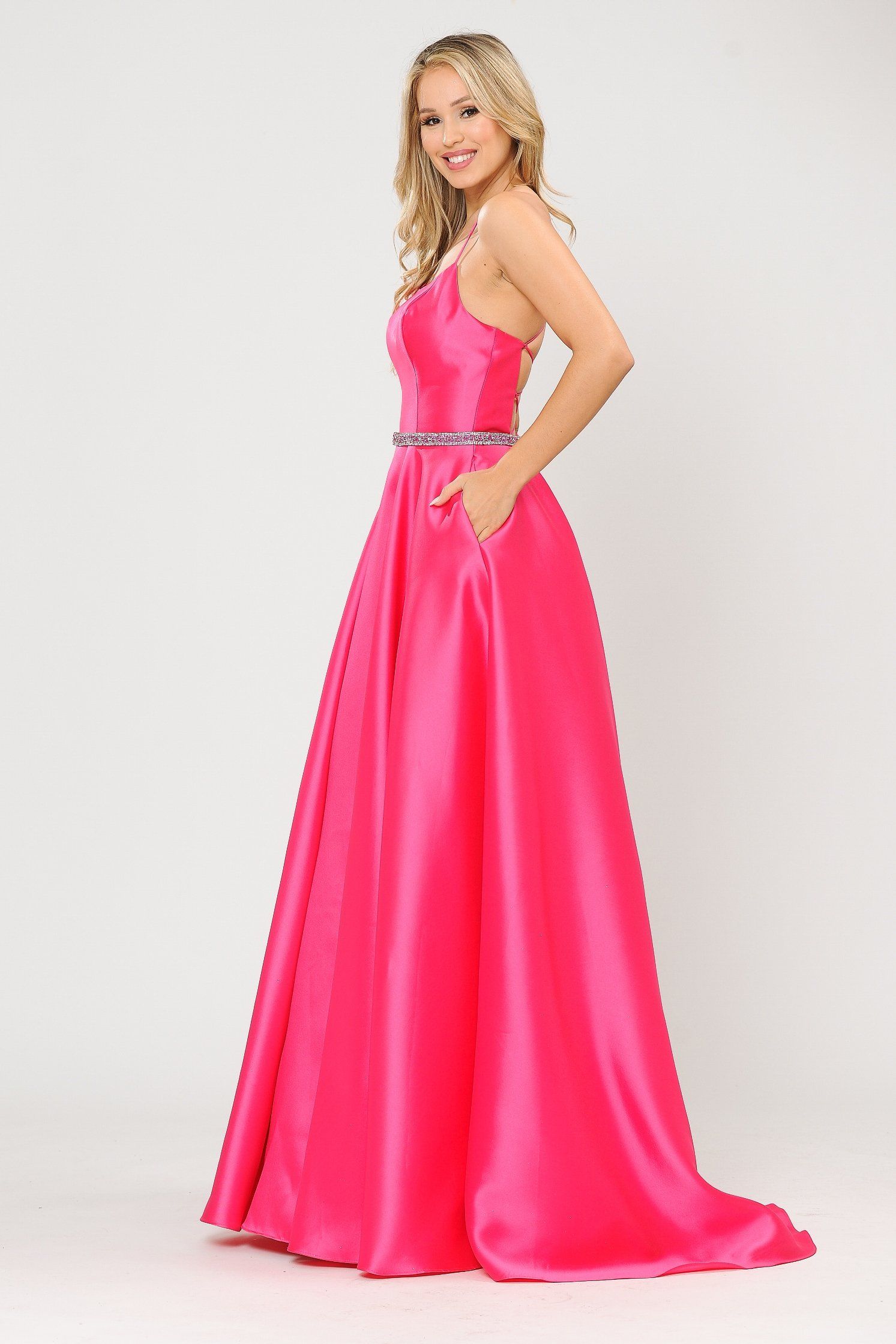 Vestido largo de escote cuadrado con espalda de corsé de Poly USA 8684