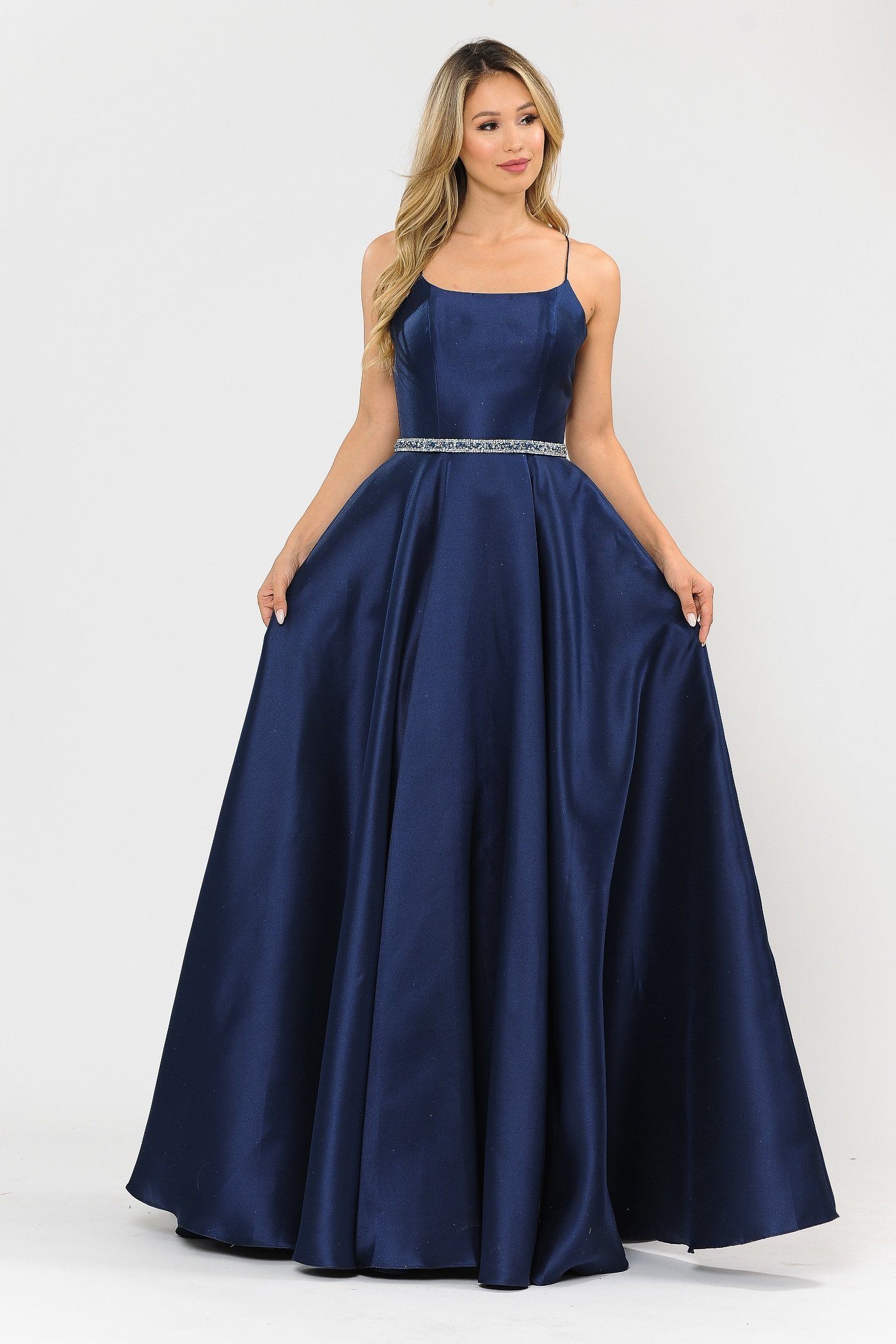 Vestido largo de escote cuadrado con espalda de corsé de Poly USA 8684