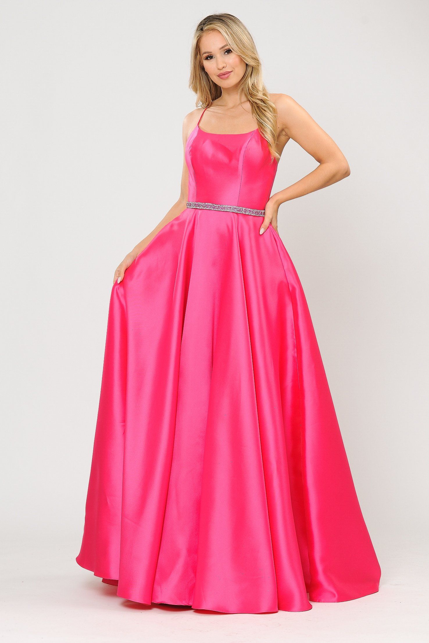 Vestido largo de escote cuadrado con espalda de corsé de Poly USA 8684