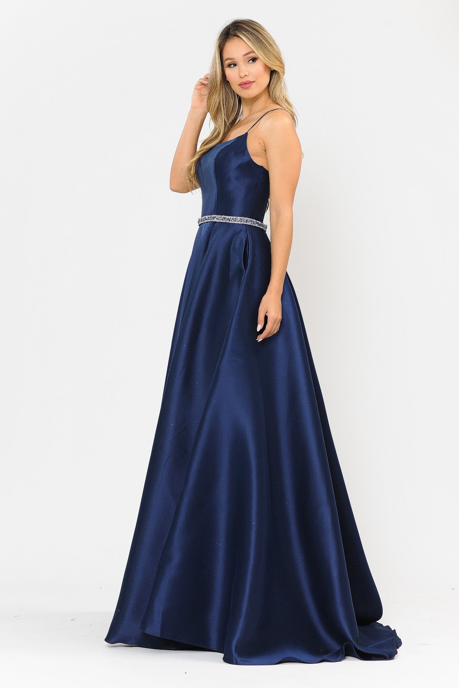 Vestido largo de escote cuadrado con espalda de corsé de Poly USA 8684