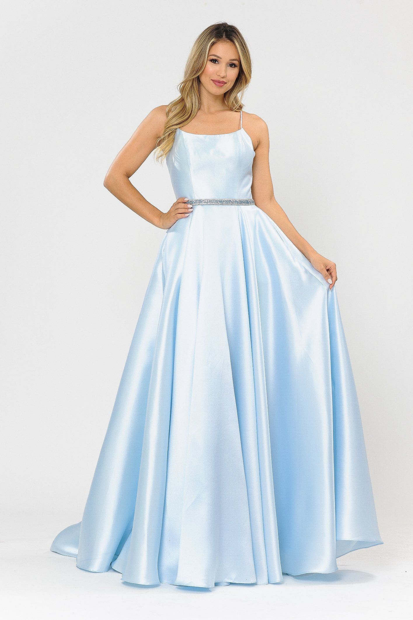 Vestido largo de escote cuadrado con espalda de corsé de Poly USA 8684