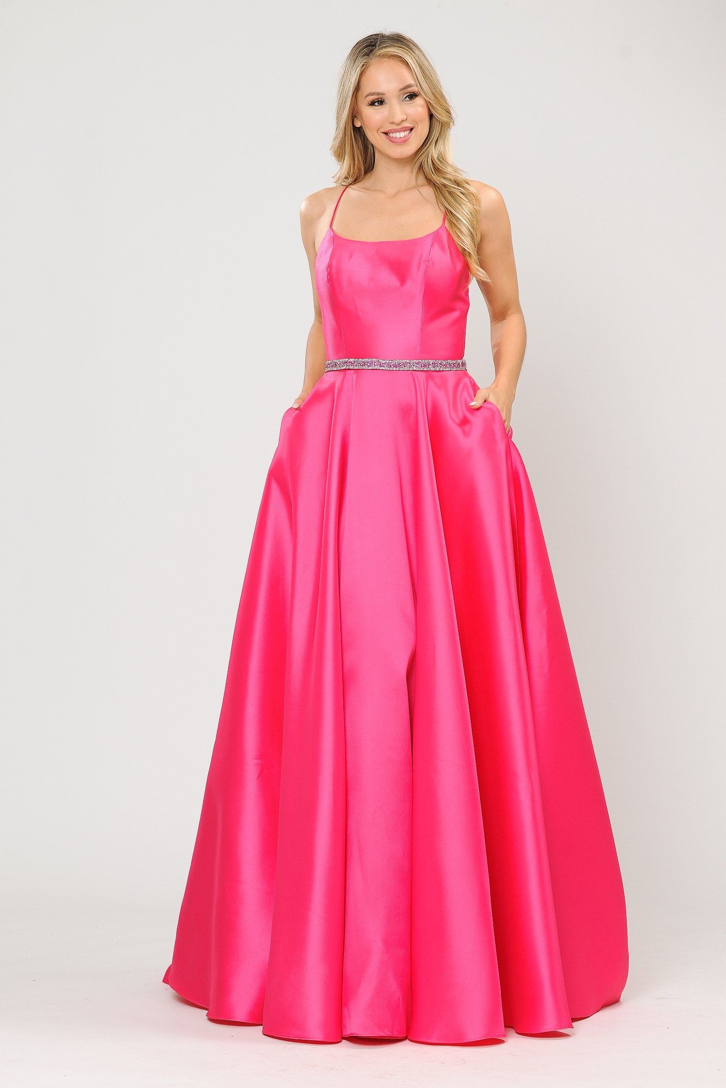 Vestido largo de escote cuadrado con espalda de corsé de Poly USA 8684