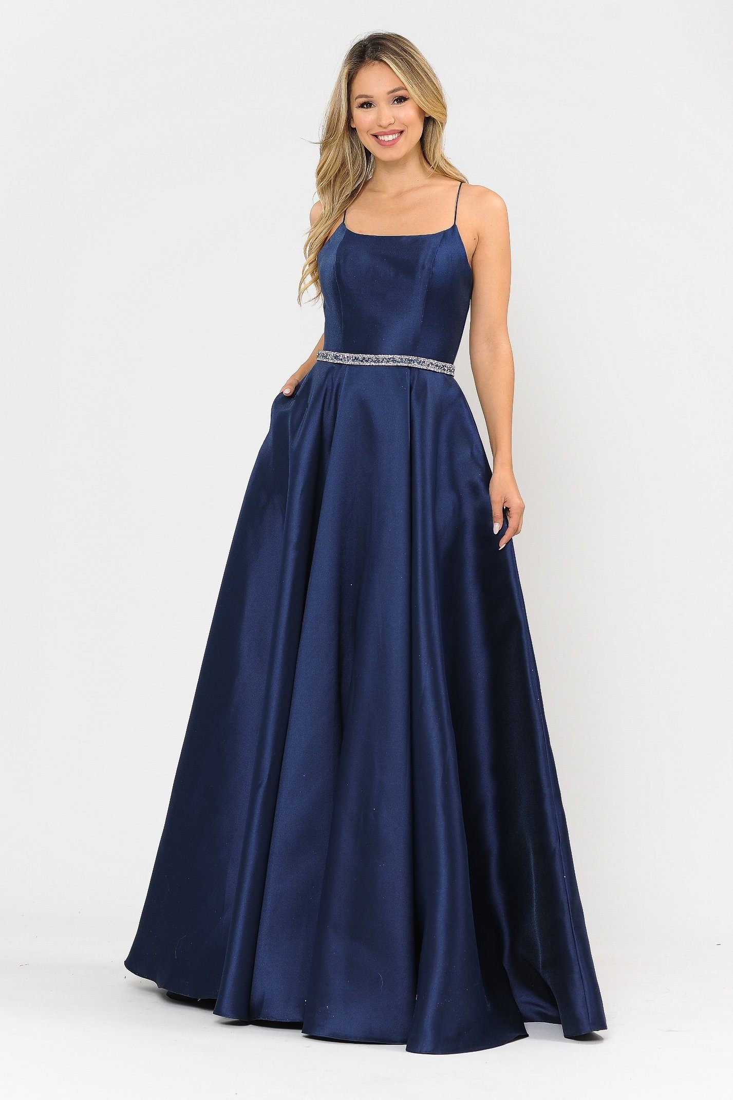 Vestido largo de escote cuadrado con espalda de corsé de Poly USA 8684