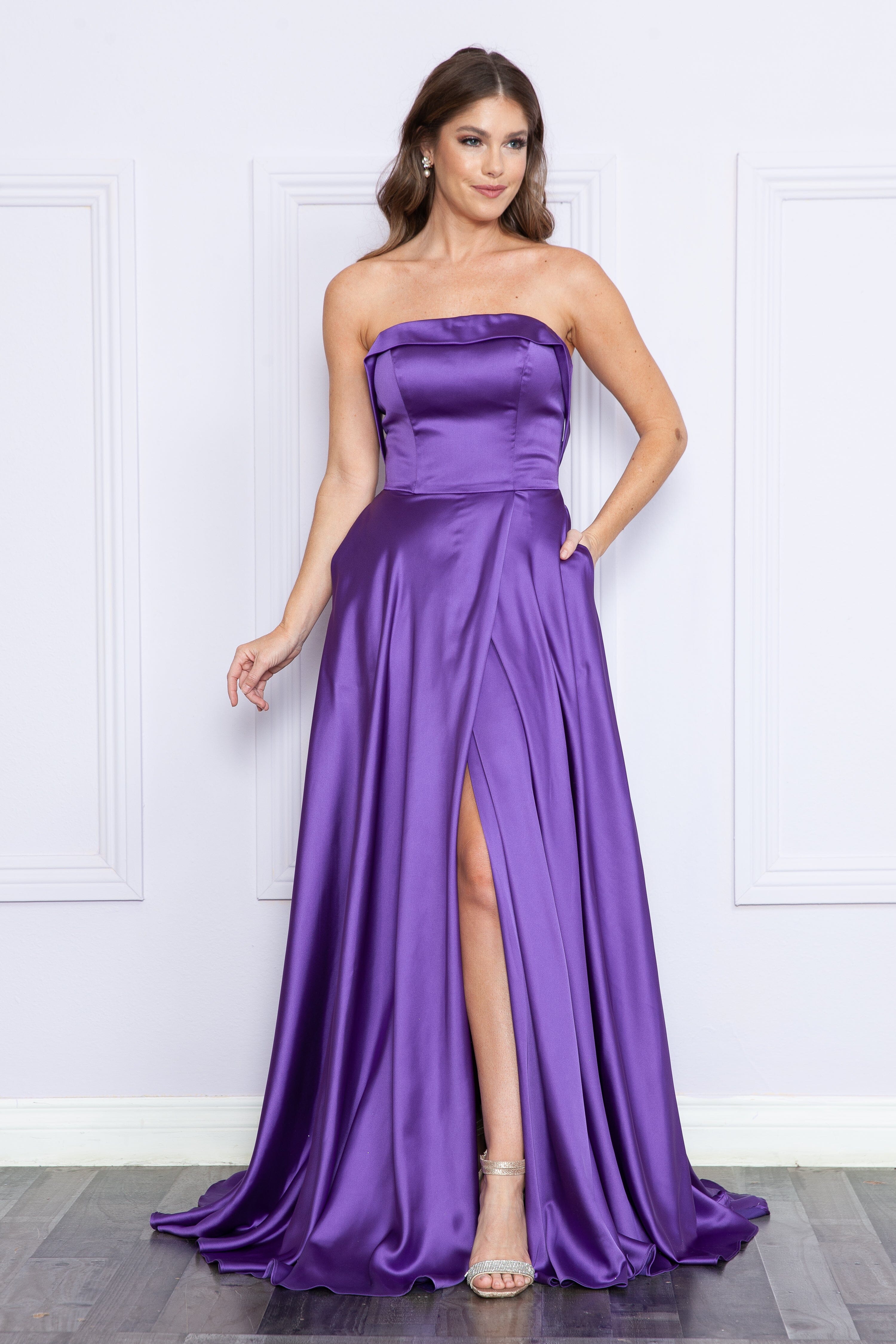 Vestido largo de satén sin tirantes de Poly USA 9188