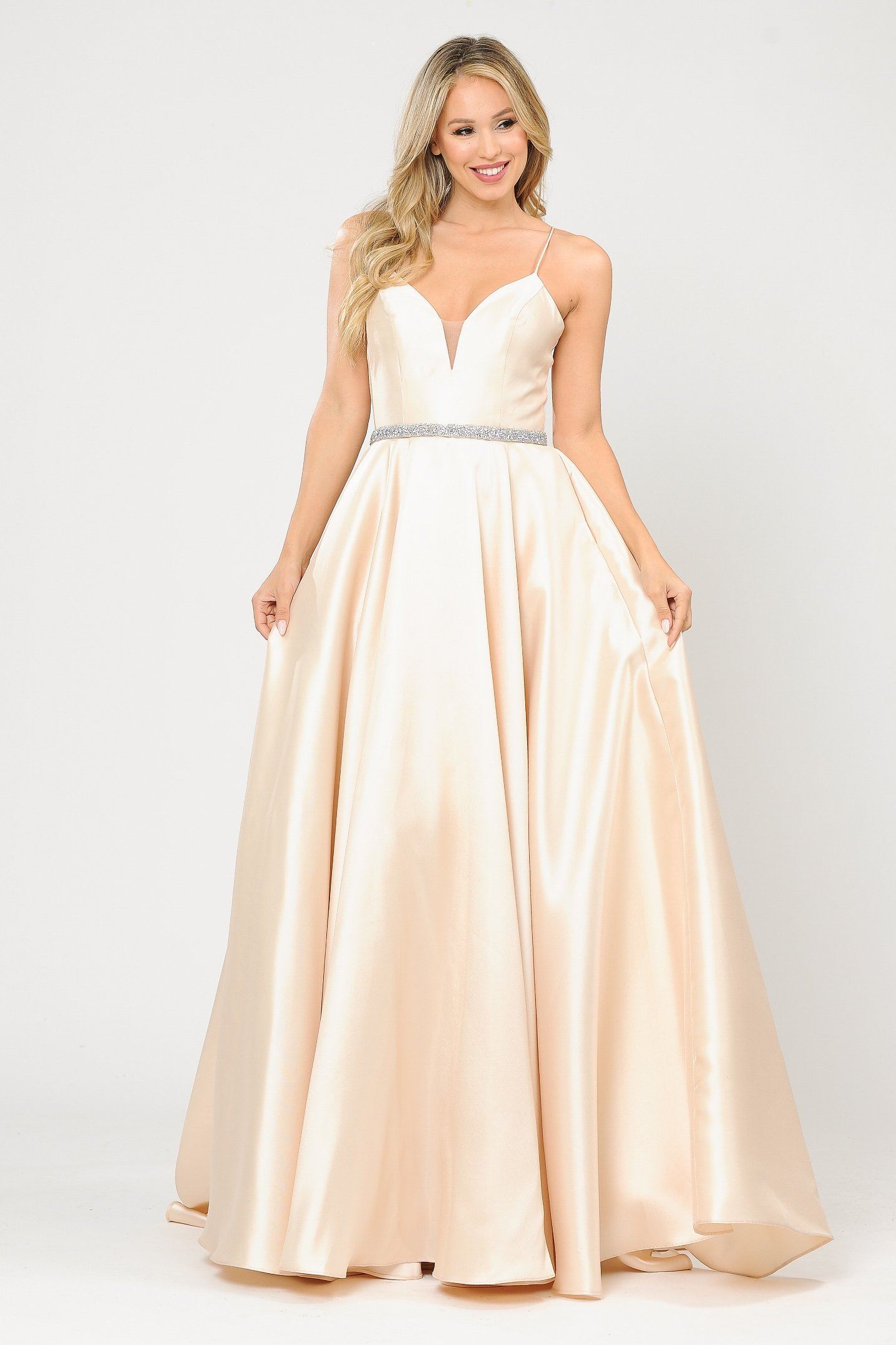 Vestido largo de mikado con escote corazón y espalda de corsé de Poly USA 8688