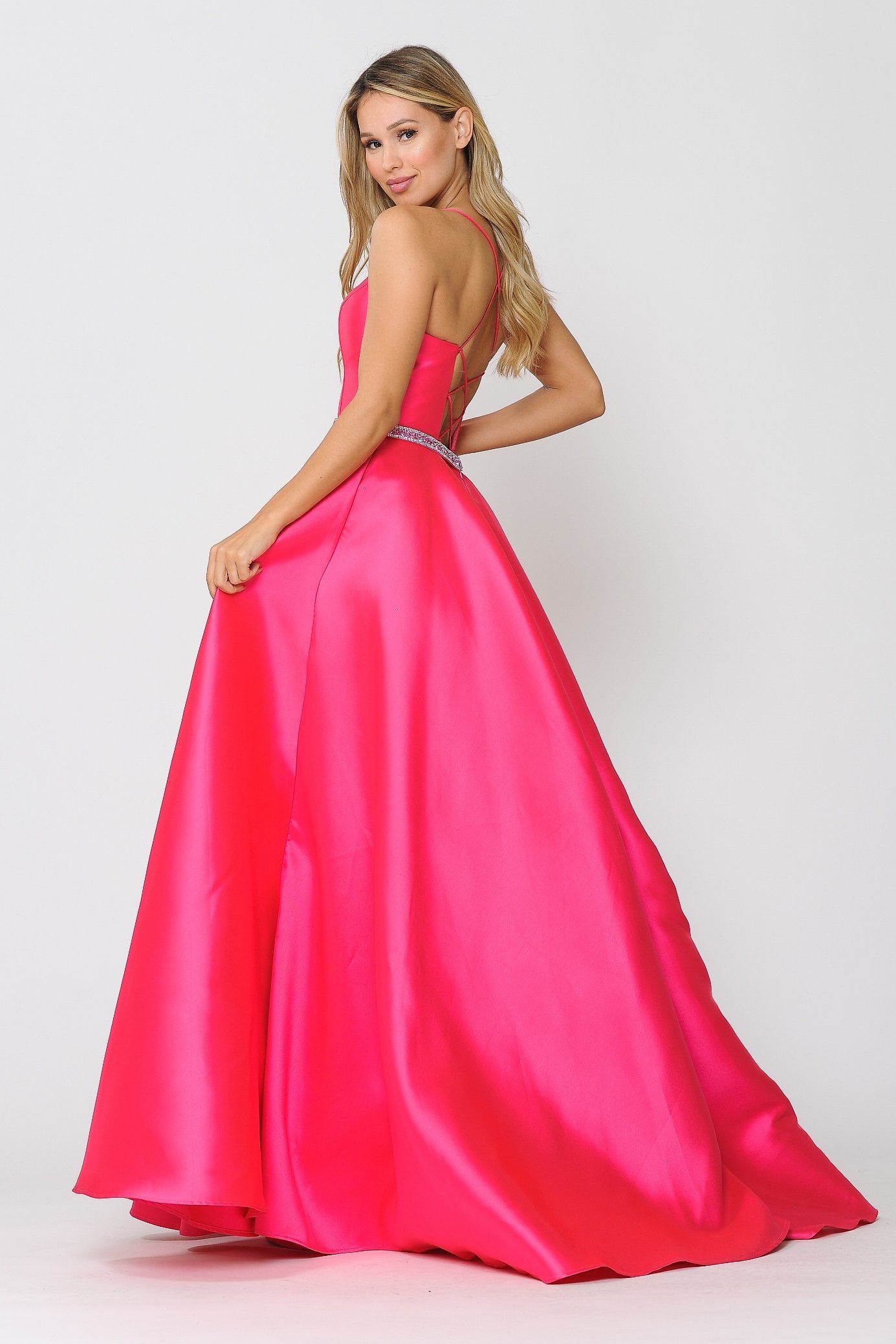 Vestido largo de mikado con escote corazón y espalda de corsé de Poly USA 8688
