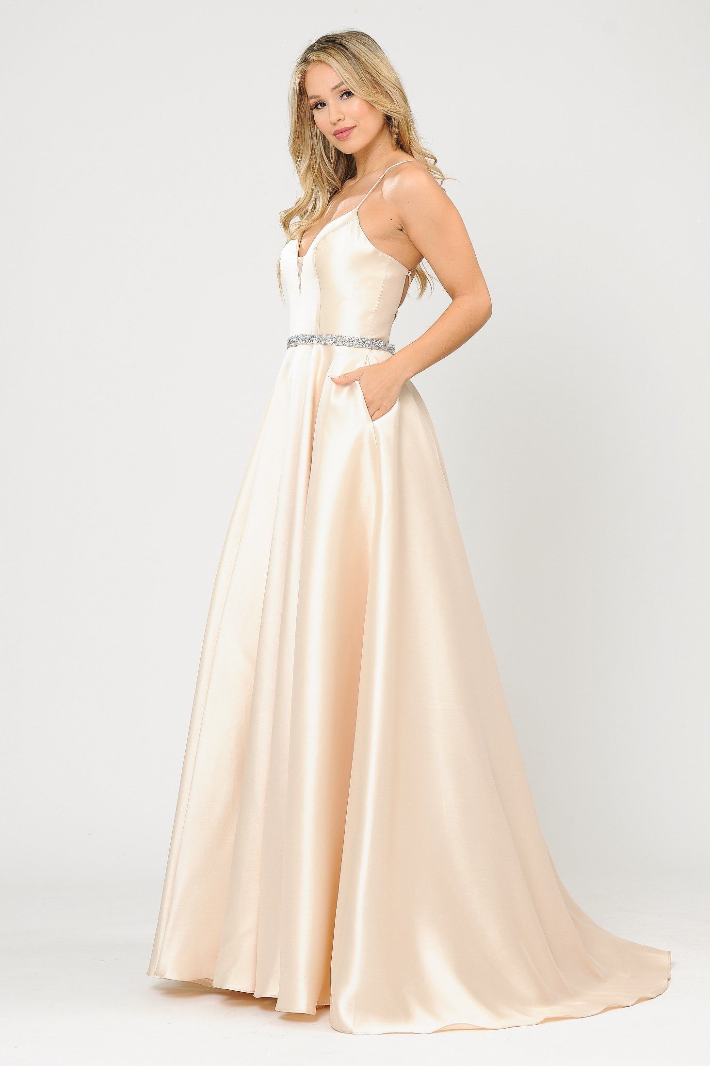 Vestido largo de mikado con escote corazón y espalda de corsé de Poly USA 8688