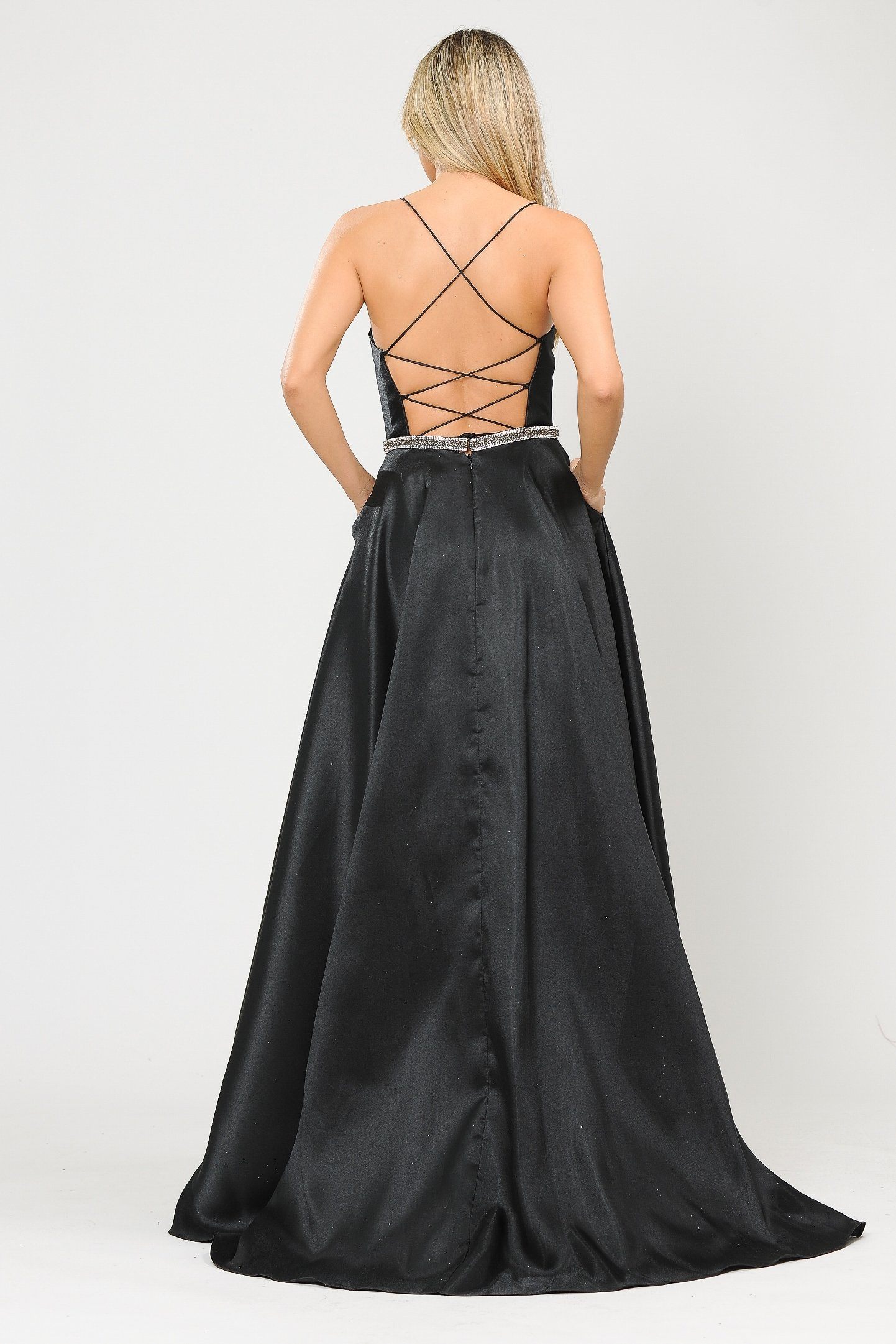 Vestido largo de mikado con escote corazón y espalda de corsé de Poly USA 8688