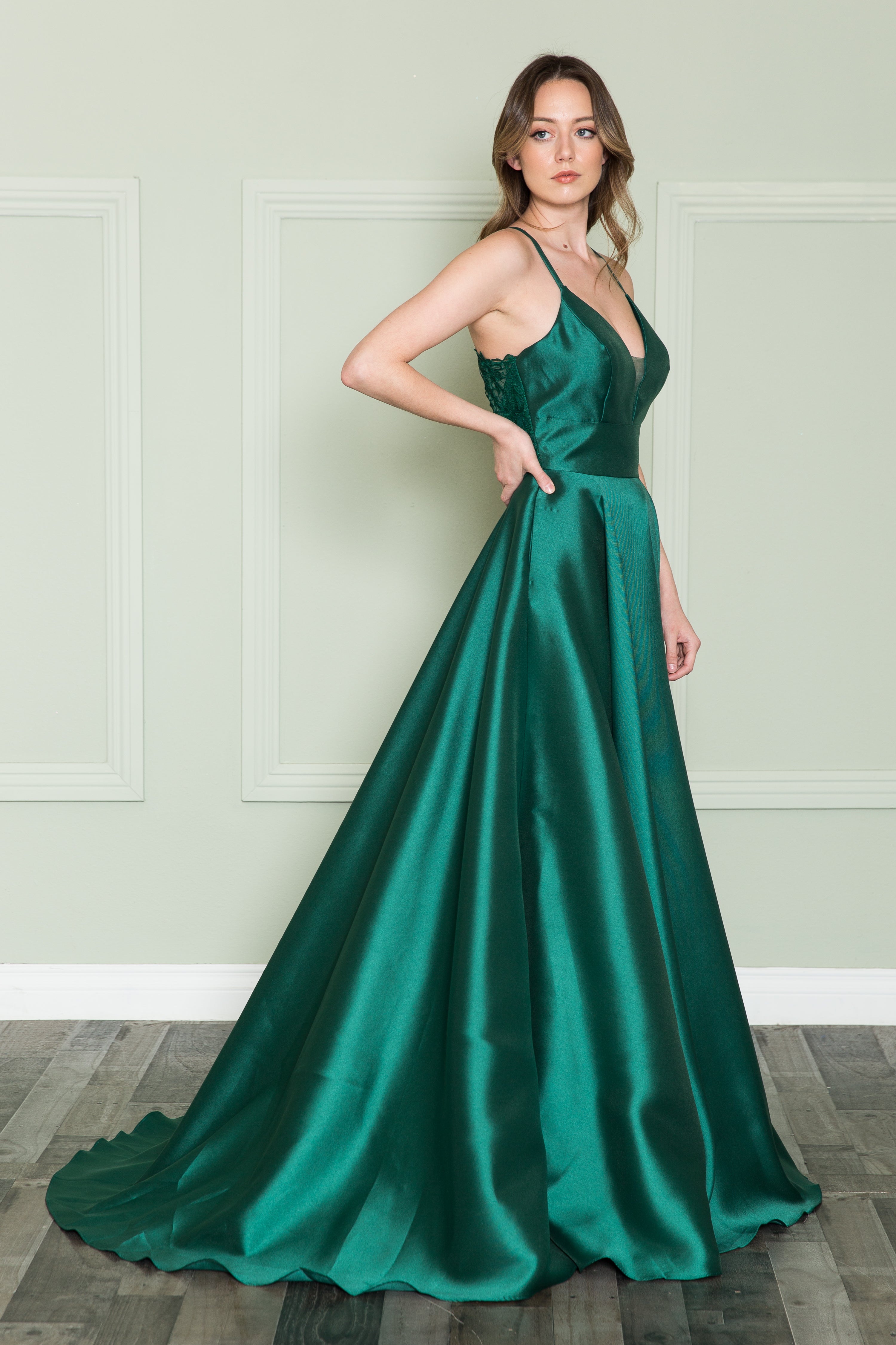 Vestido de mikado con espalda de encaje de Poly USA 8762