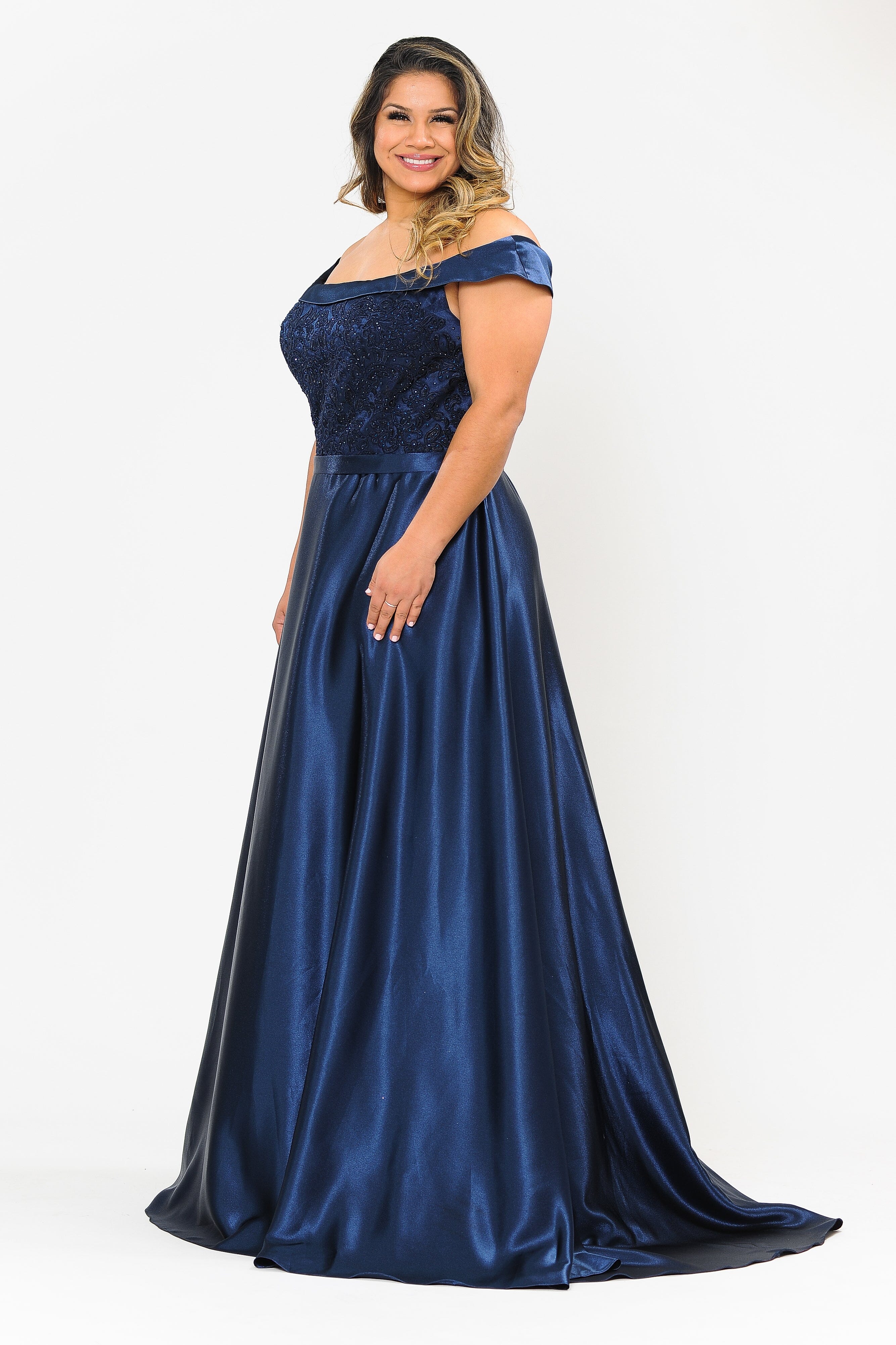 Vestido largo bordado con hombros descubiertos, talla grande, de Poly USA W1064