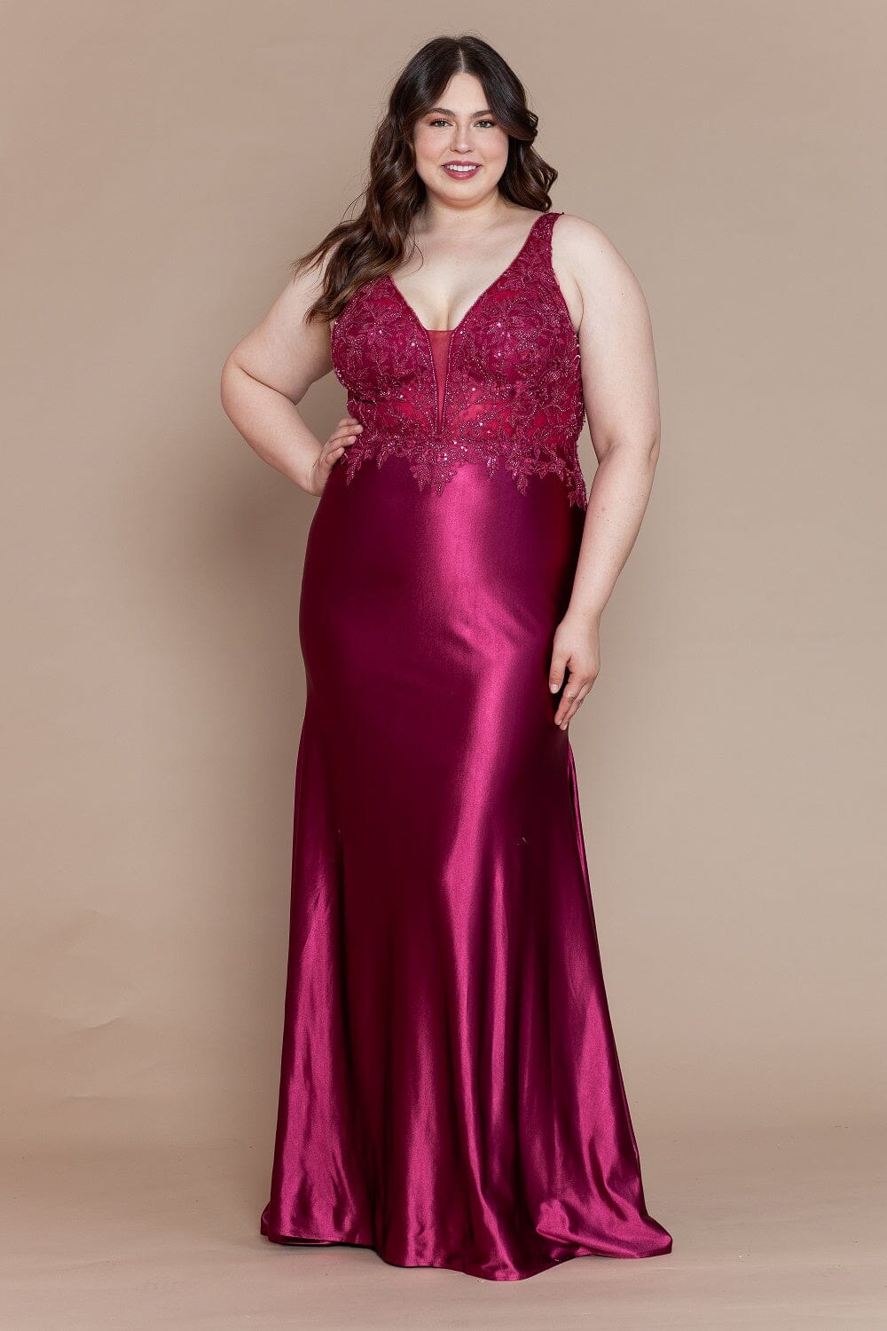 Vestido ajustado con cuello en V y bordado de talla grande de Poly USA W1160