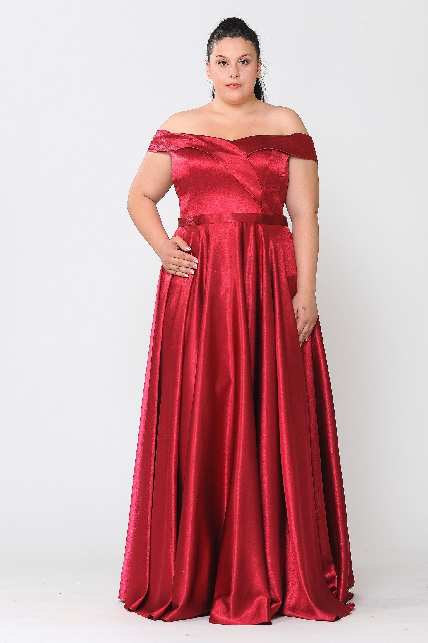 Vestido largo de satén con hombros descubiertos, talla grande, de Poly USA W1058