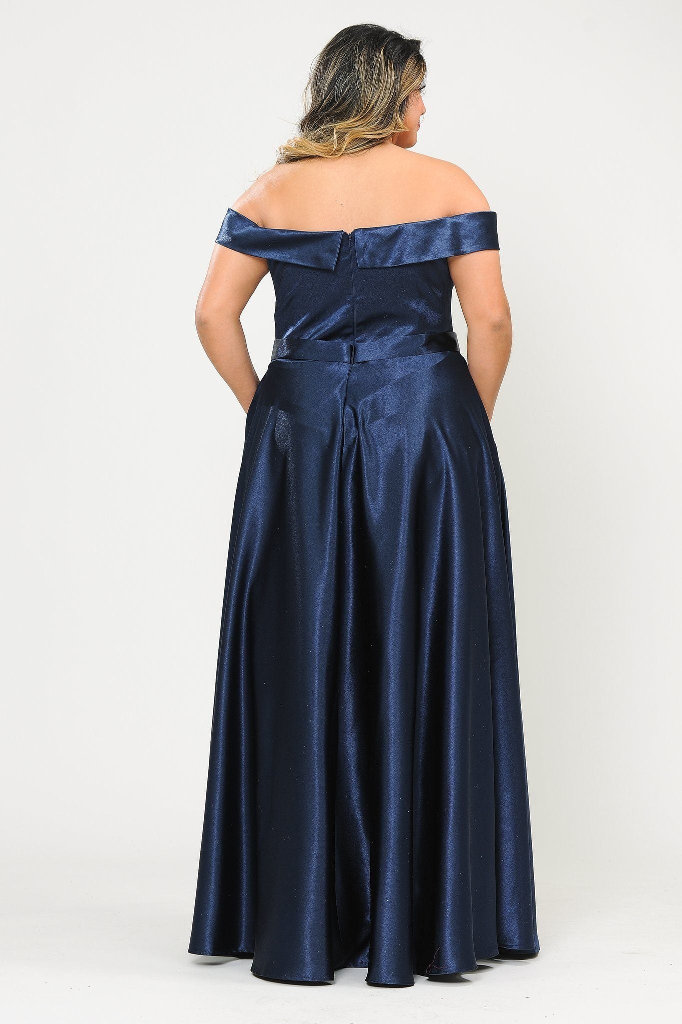 Vestido largo de satén con hombros descubiertos, talla grande, de Poly USA W1058