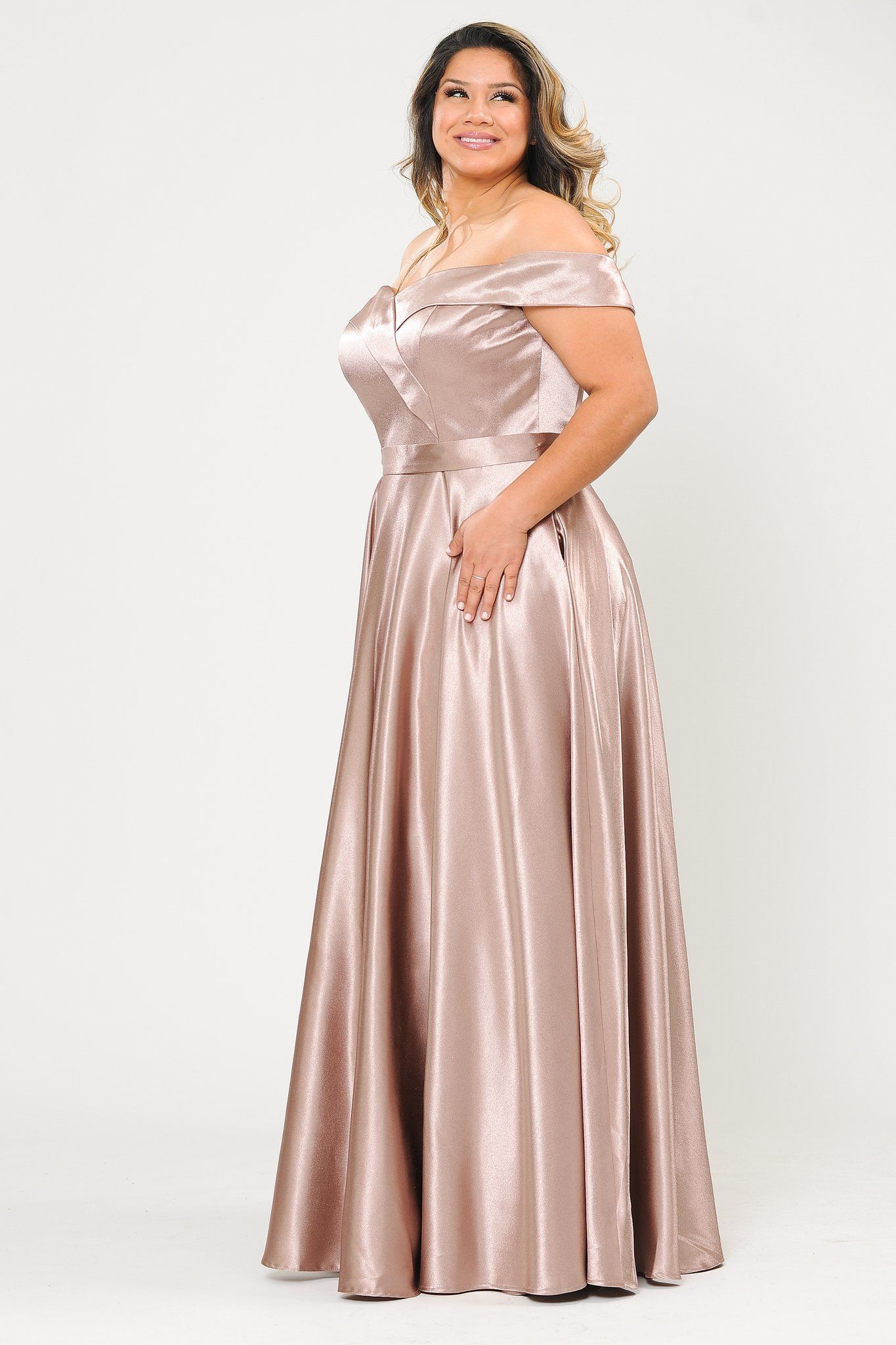 Vestido largo de satén con hombros descubiertos, talla grande, de Poly USA W1058