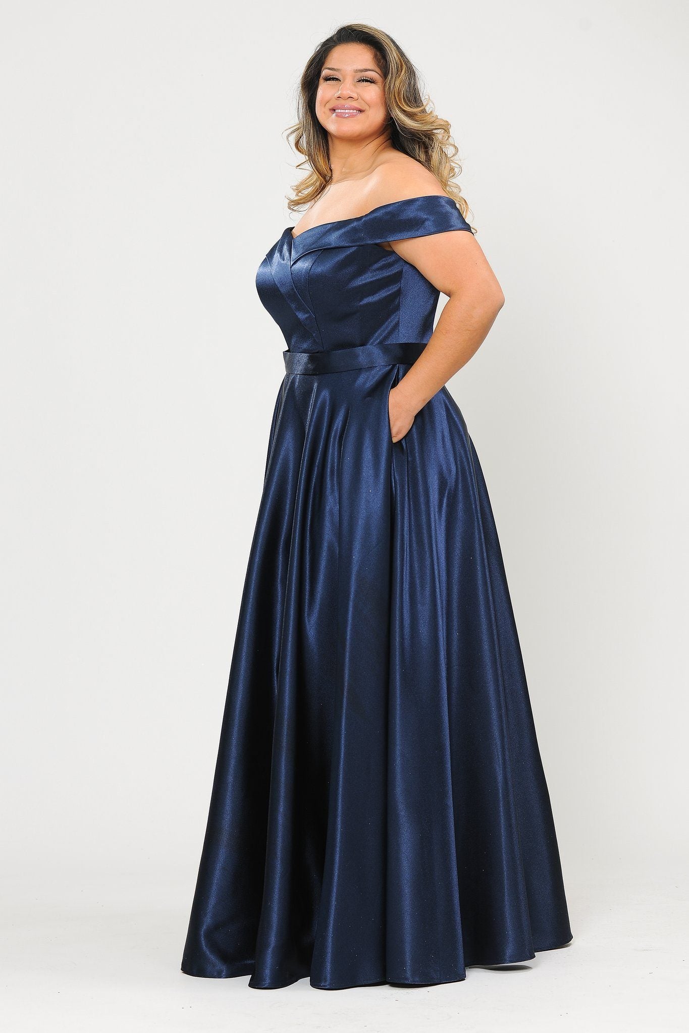 Vestido largo de satén con hombros descubiertos, talla grande, de Poly USA W1058