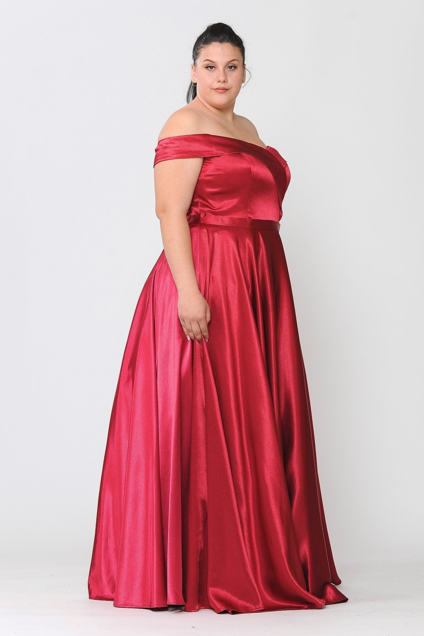 Vestido largo de satén con hombros descubiertos, talla grande, de Poly USA W1058