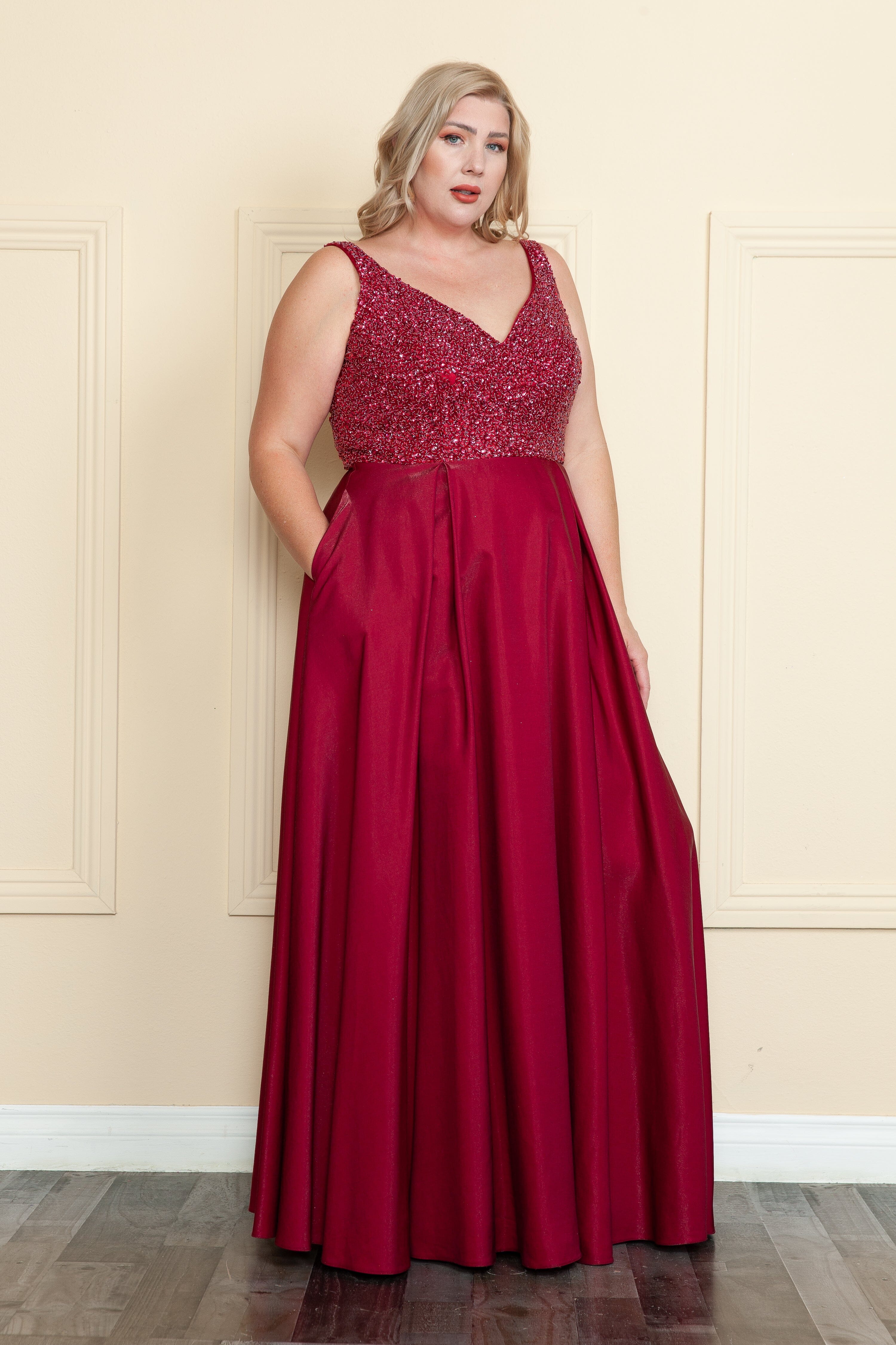 Vestido largo de satén con corpiño de cuentas, talla grande, de Poly USA W1066