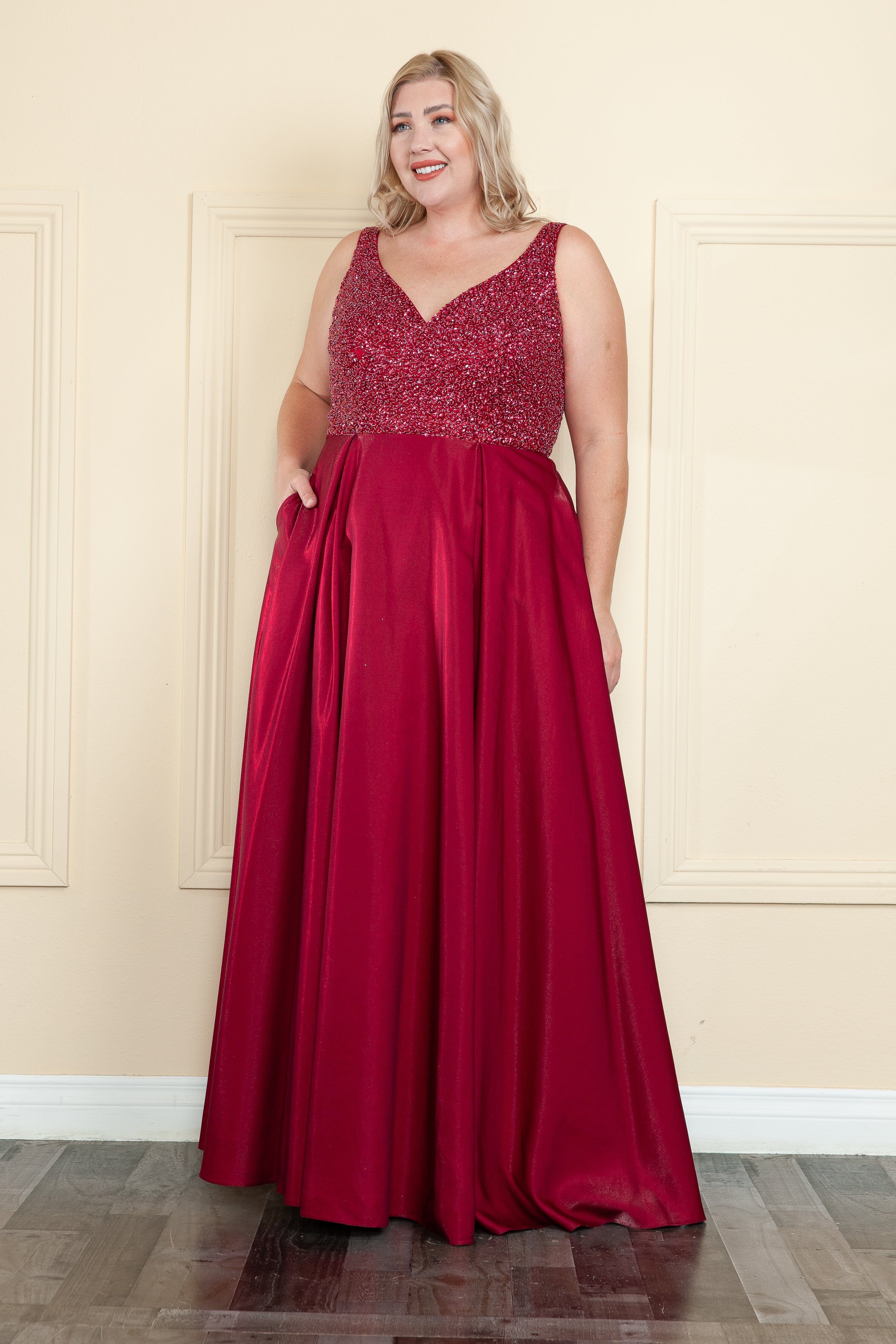 Vestido largo de satén con corpiño de cuentas, talla grande, de Poly USA W1066