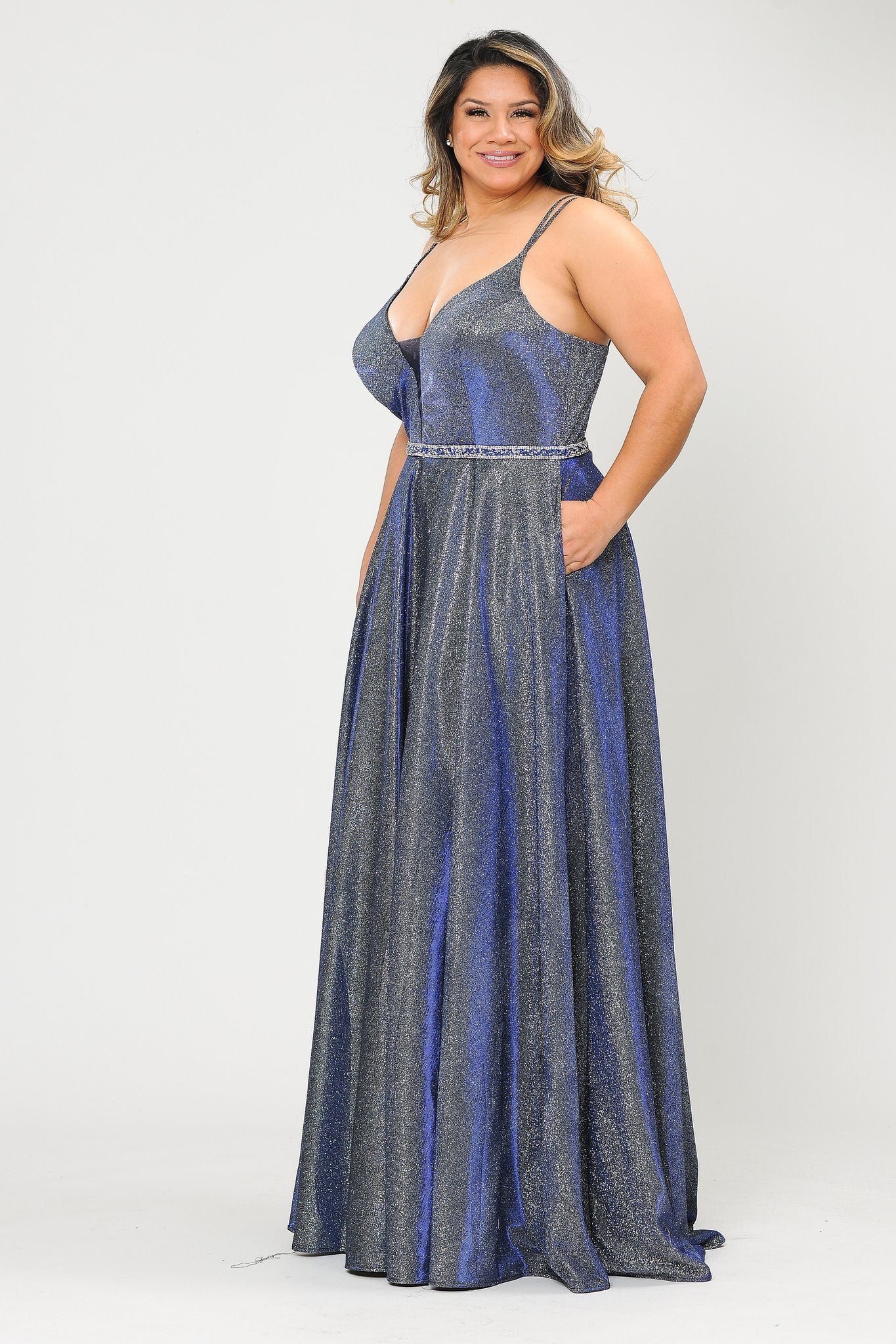 Vestido largo con escote en V y brillo metálico de talla grande de Poly USA W1048