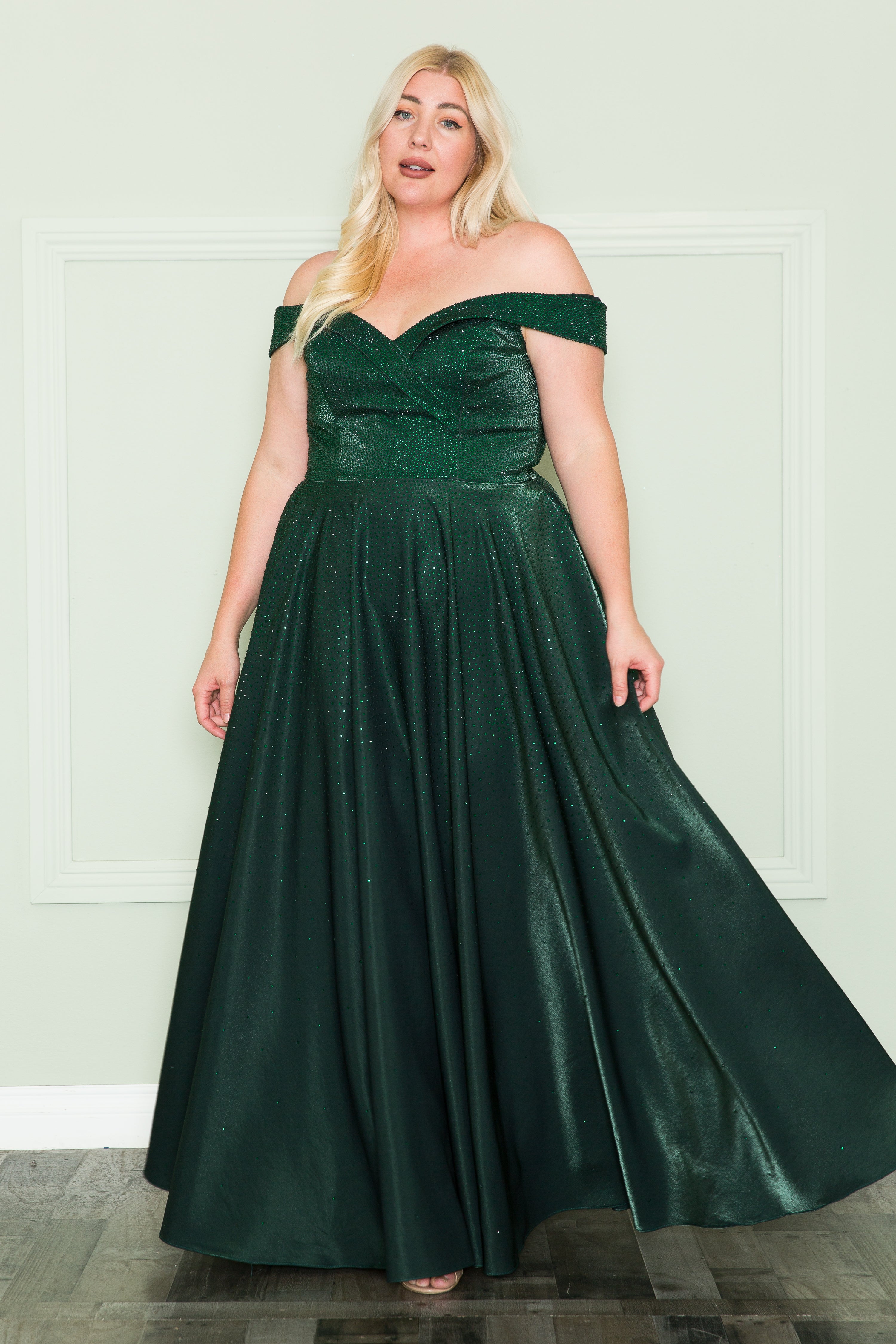Vestido de talla grande con hombros descubiertos y diamantes de imitación de Poly USA W1112
