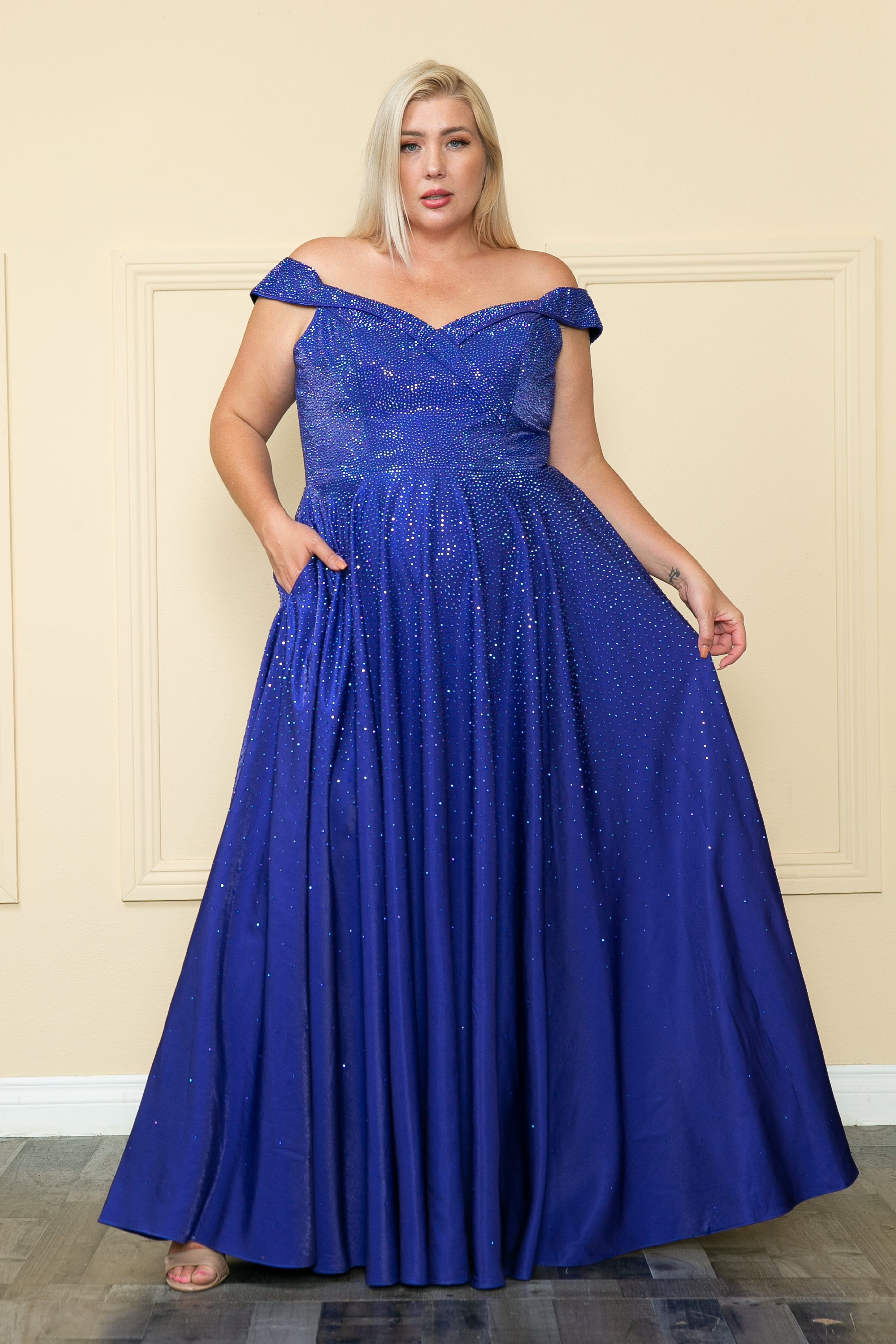 Vestido de talla grande con hombros descubiertos y diamantes de imitación de Poly USA W1112