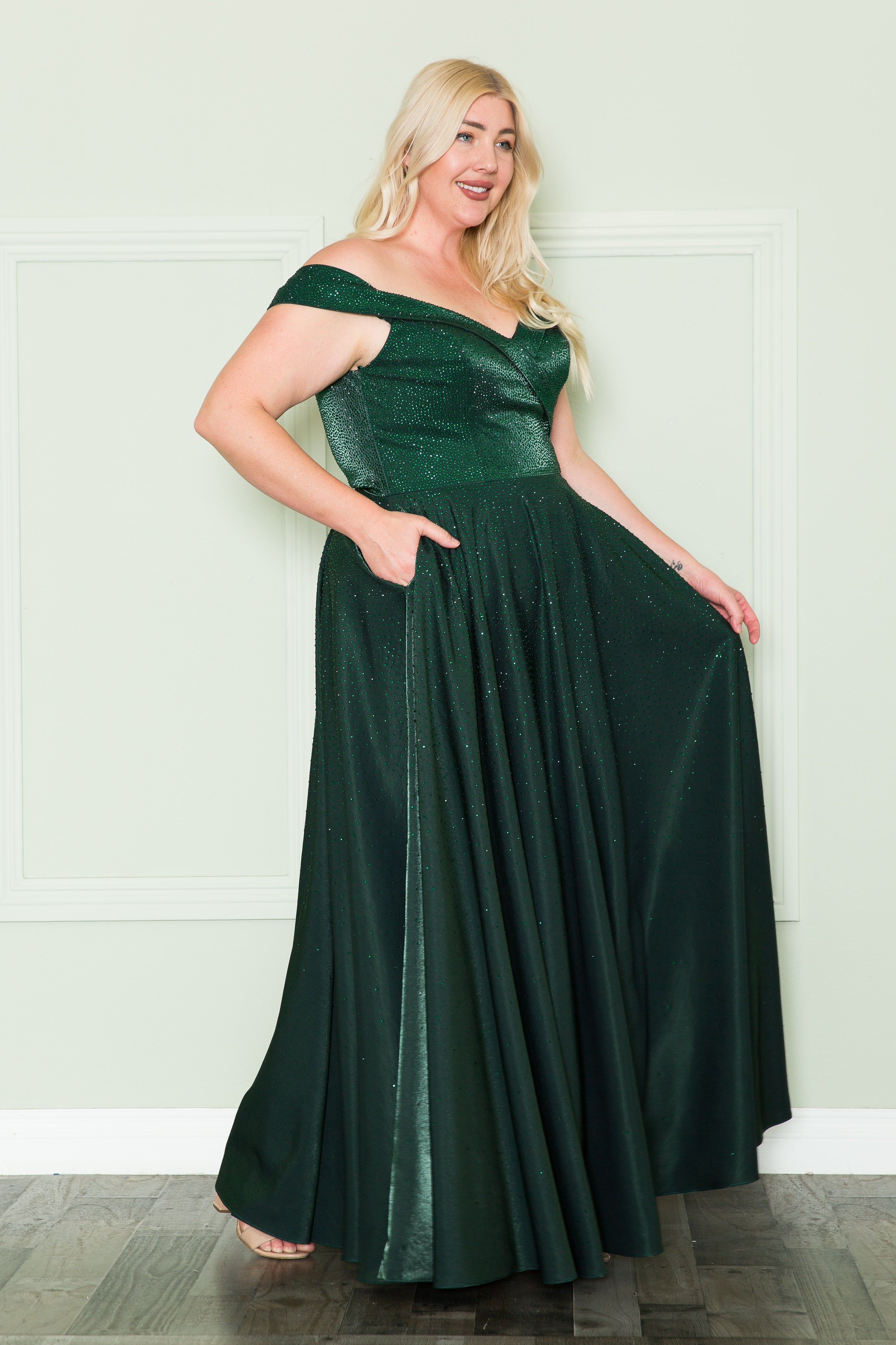 Vestido de talla grande con hombros descubiertos y diamantes de imitación de Poly USA W1112