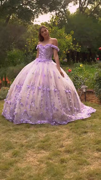 Vestido de quinceañera Ladivine con escote corazón floral y purpurina 15704