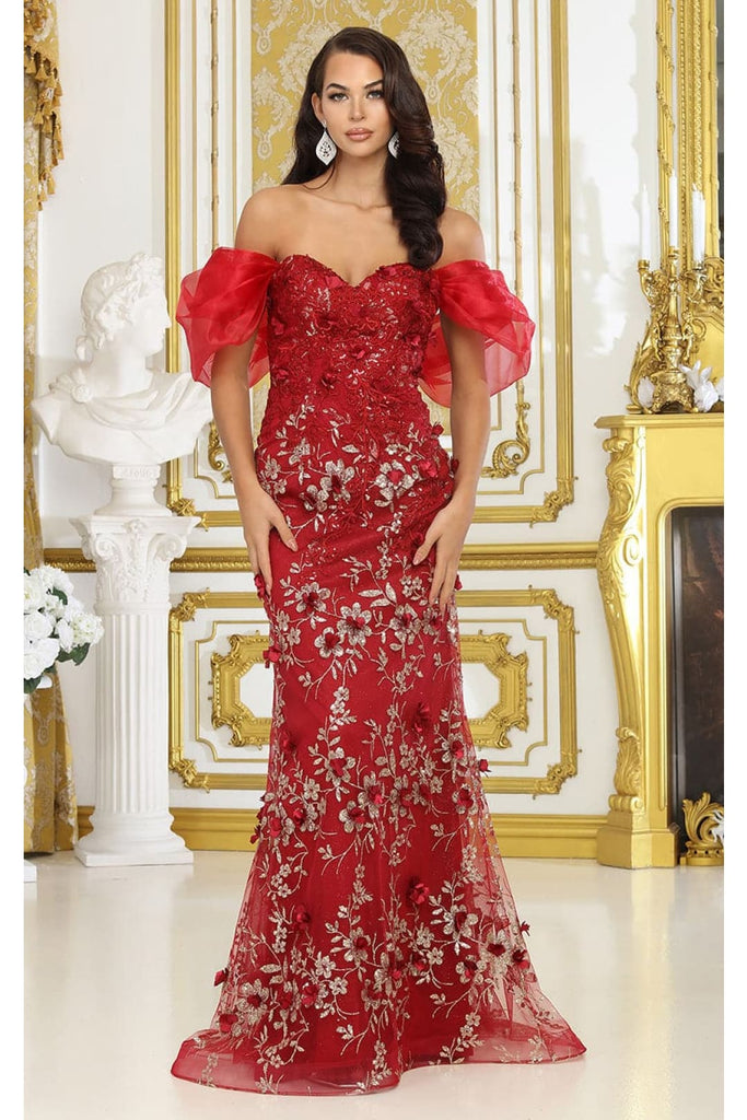 Official Image of HM The Queen in evening dress - Full Length - D3/ML