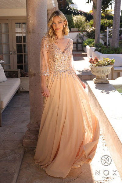 Hermoso vestido Nox Anabel MF100 con escote en A y mangas 3/4 con lentejuelas