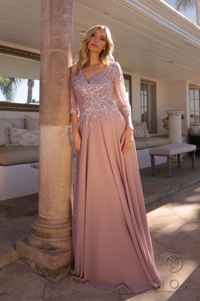 Hermoso vestido Nox Anabel MF100 con escote en A y mangas 3/4 con lentejuelas