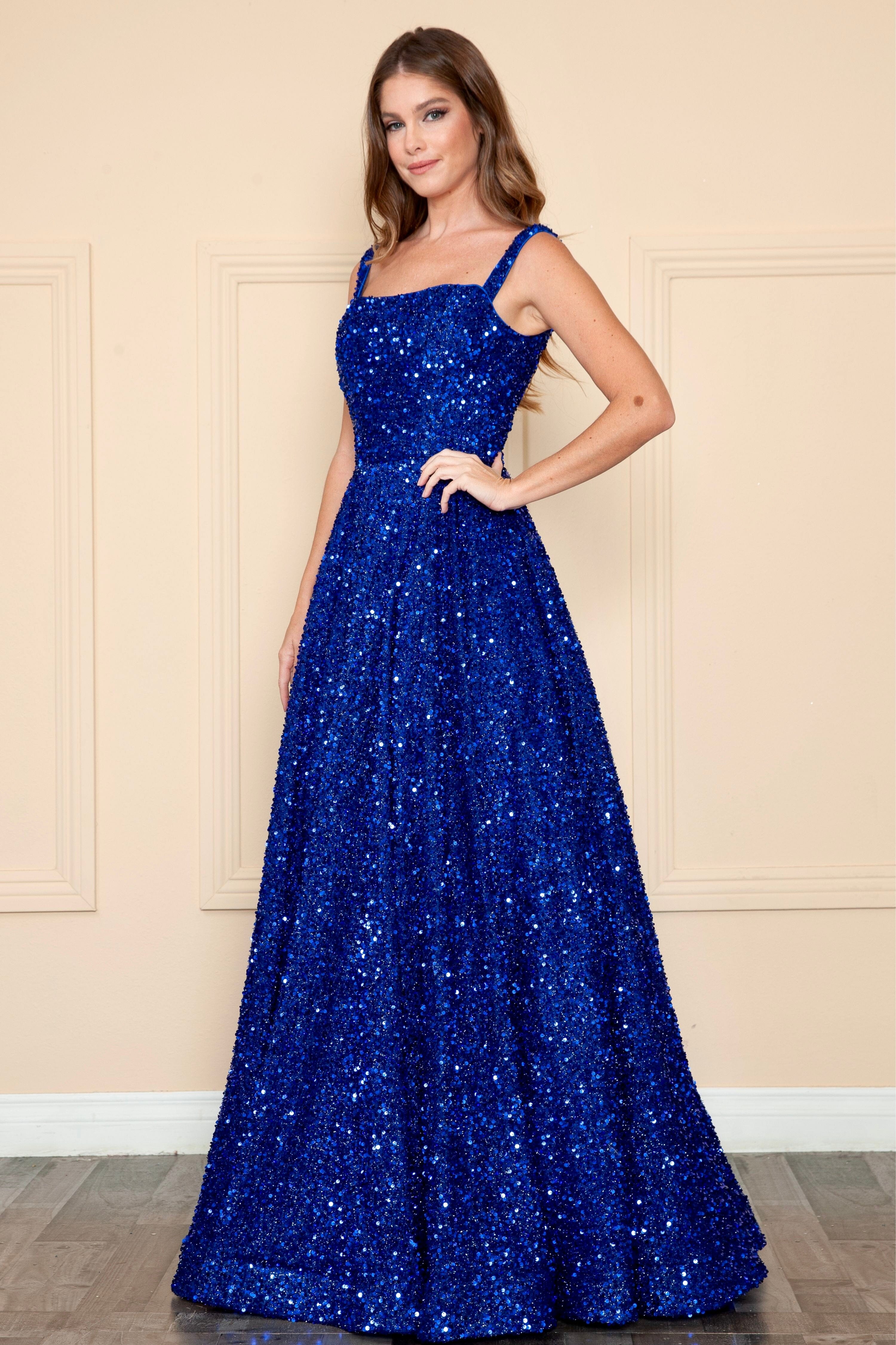 Vestido largo sin mangas con lentejuelas y corte A de Poly USA 9106