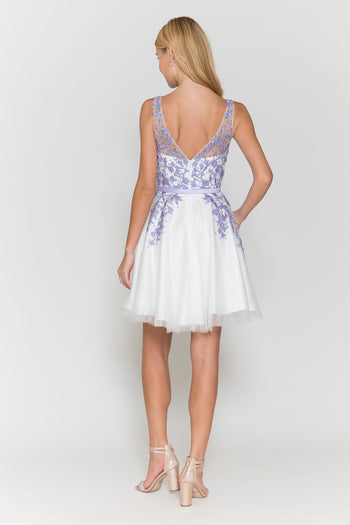 Vestido corto con apliques florales de Poly USA 8696