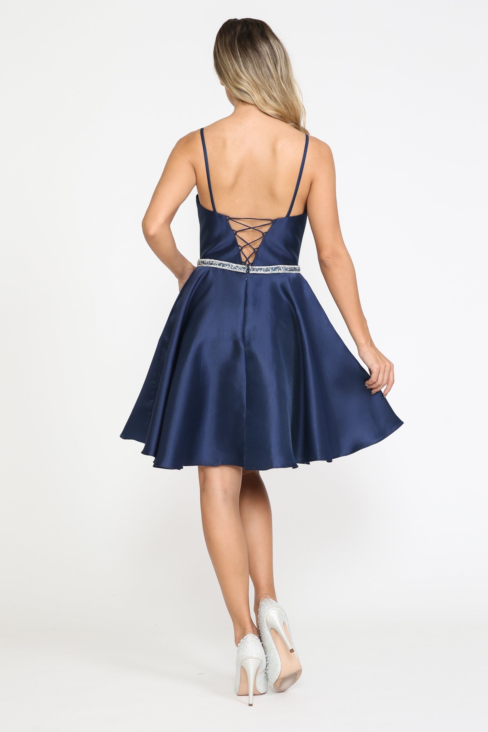 Vestido corto de mikado con escote corazón de Poly USA 8420