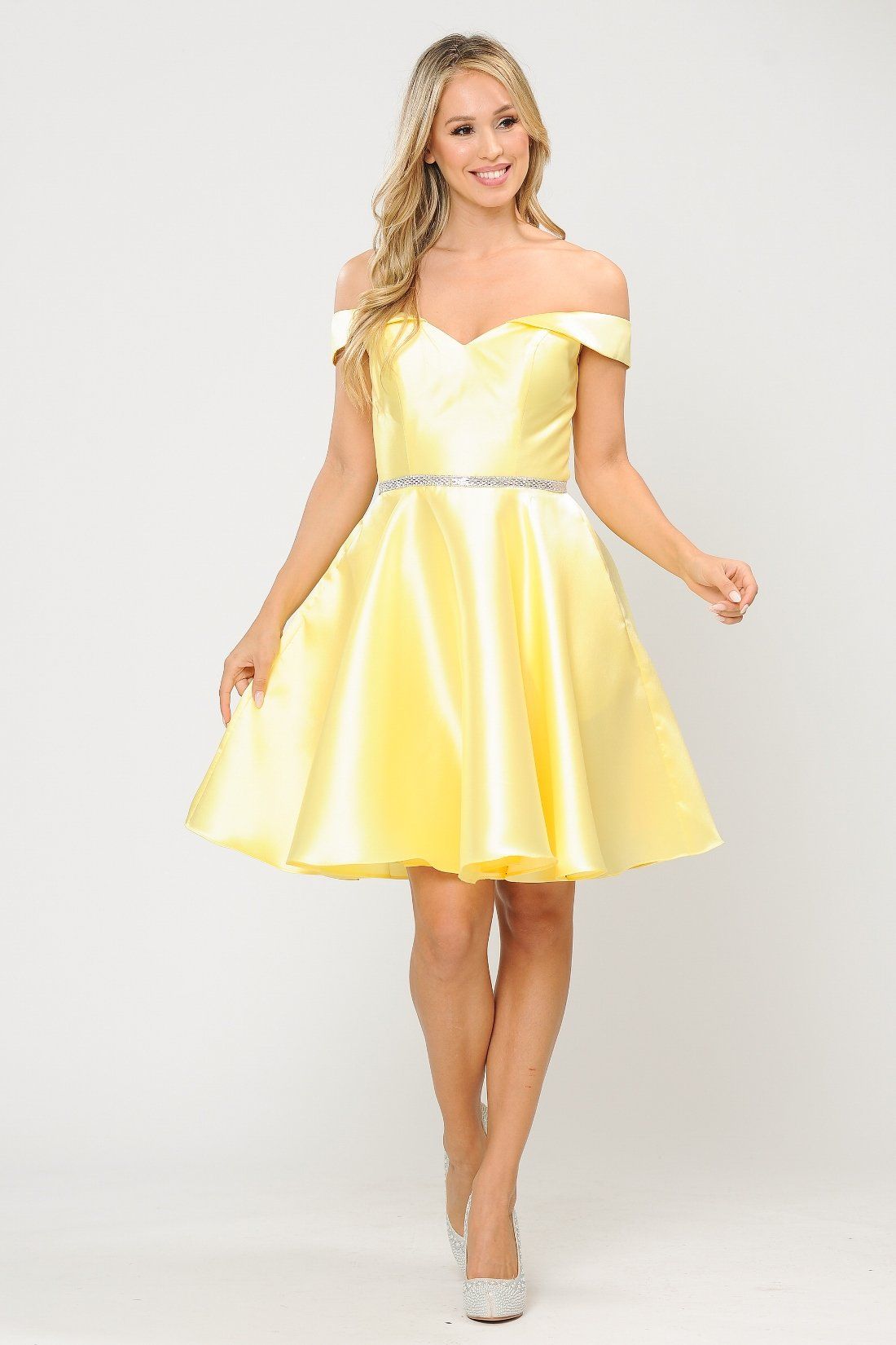 Vestido corto de mikado con hombros descubiertos de Poly USA 7948