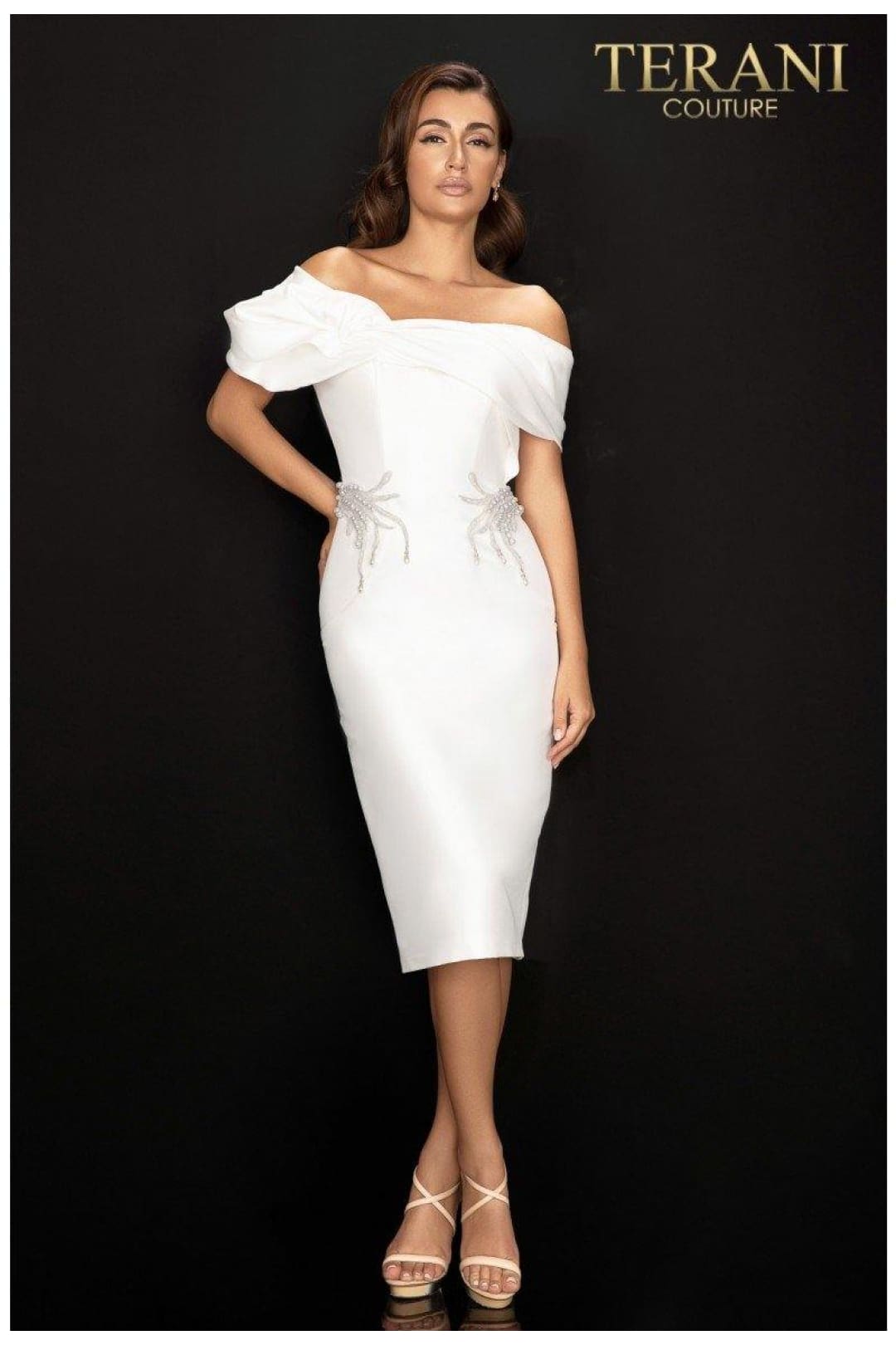 Vestido de cóctel de mikado con hombros descubiertos Terani Couture 2011-2009 Marfil