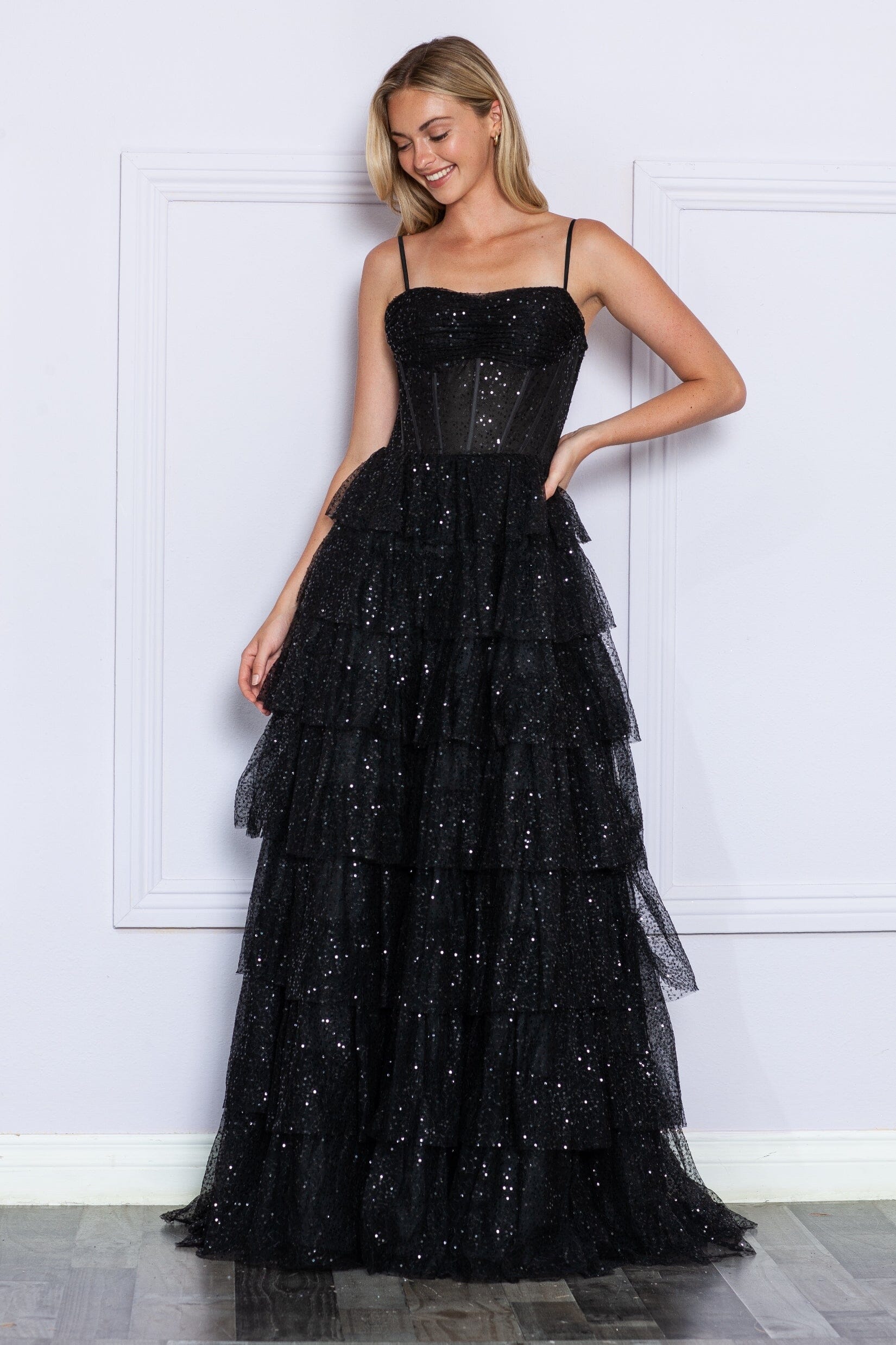 Vestido de lentejuelas con corsé sin mangas y capas de Poly USA 9328