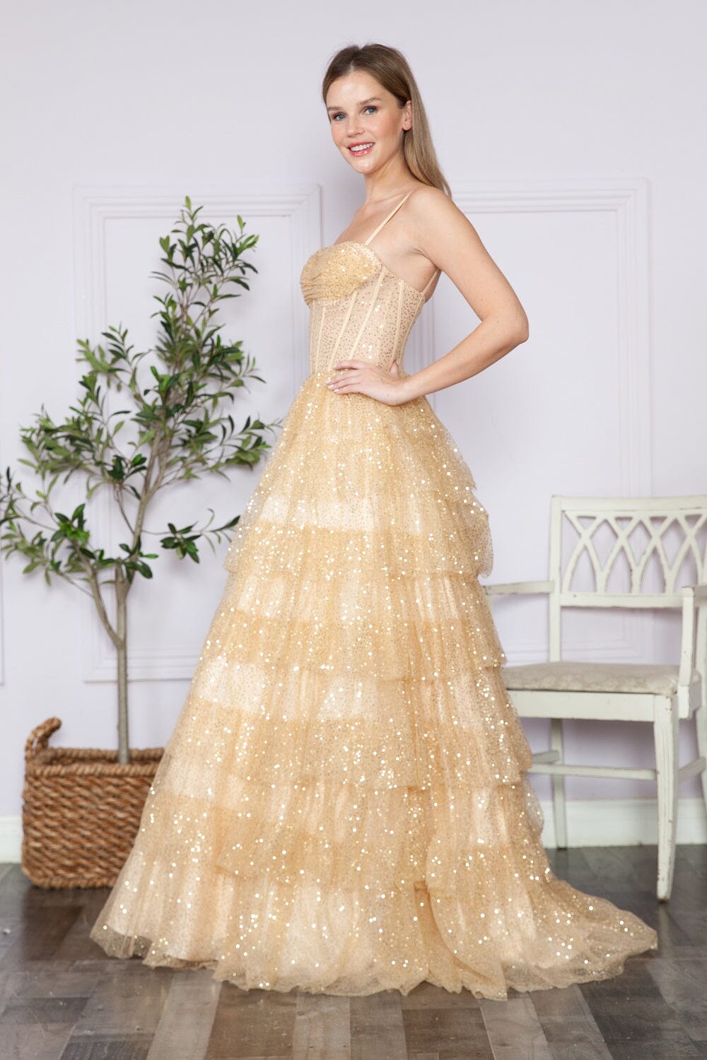 Vestido de lentejuelas con corsé sin mangas y capas de Poly USA 9328