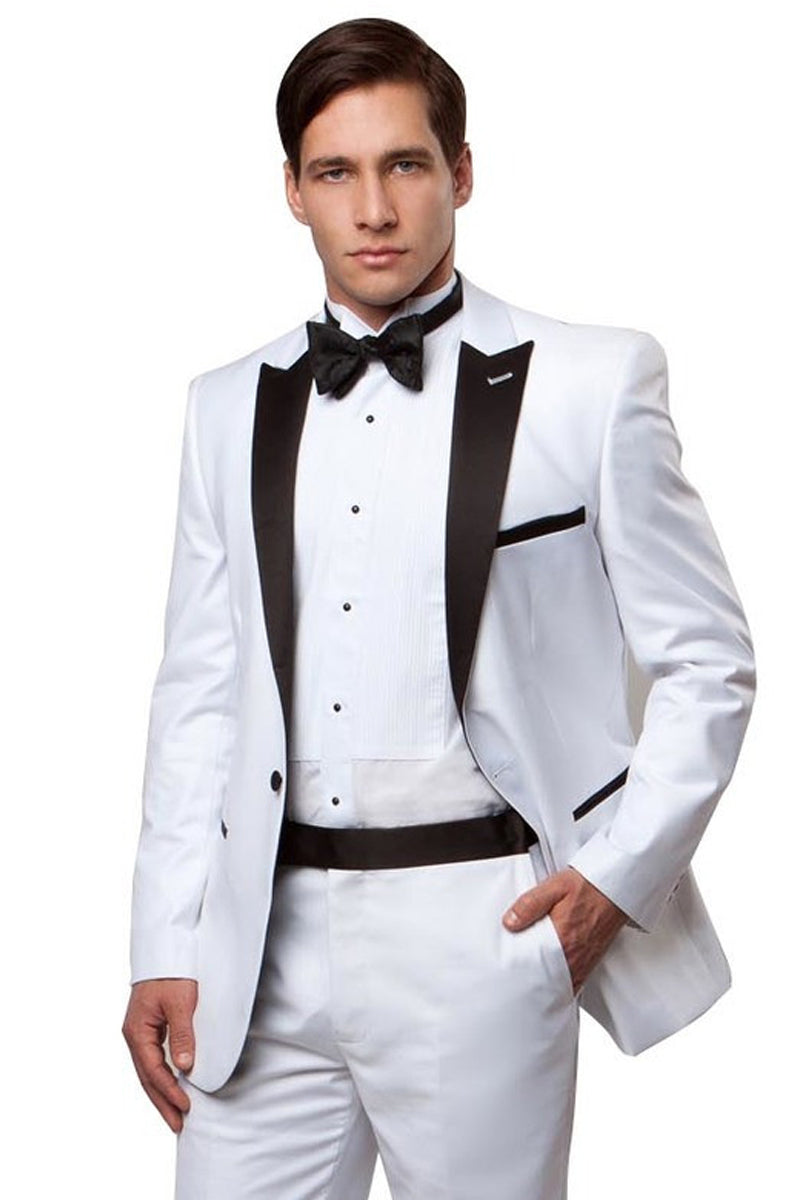 Esmoquin de boda entallado con solapa de pico y un botón para hombre en blanco y negro