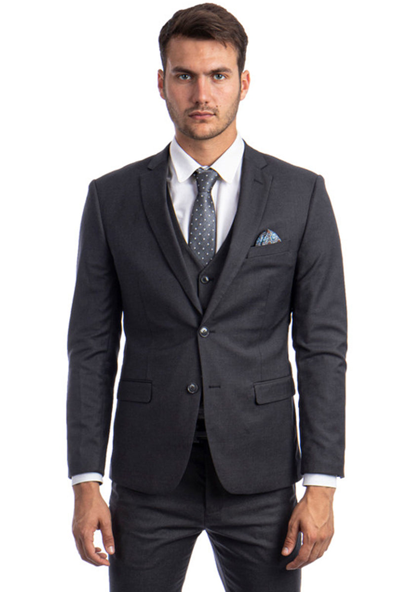 Traje de hombre gris carbón básico liso con dos botones y corte entallado.